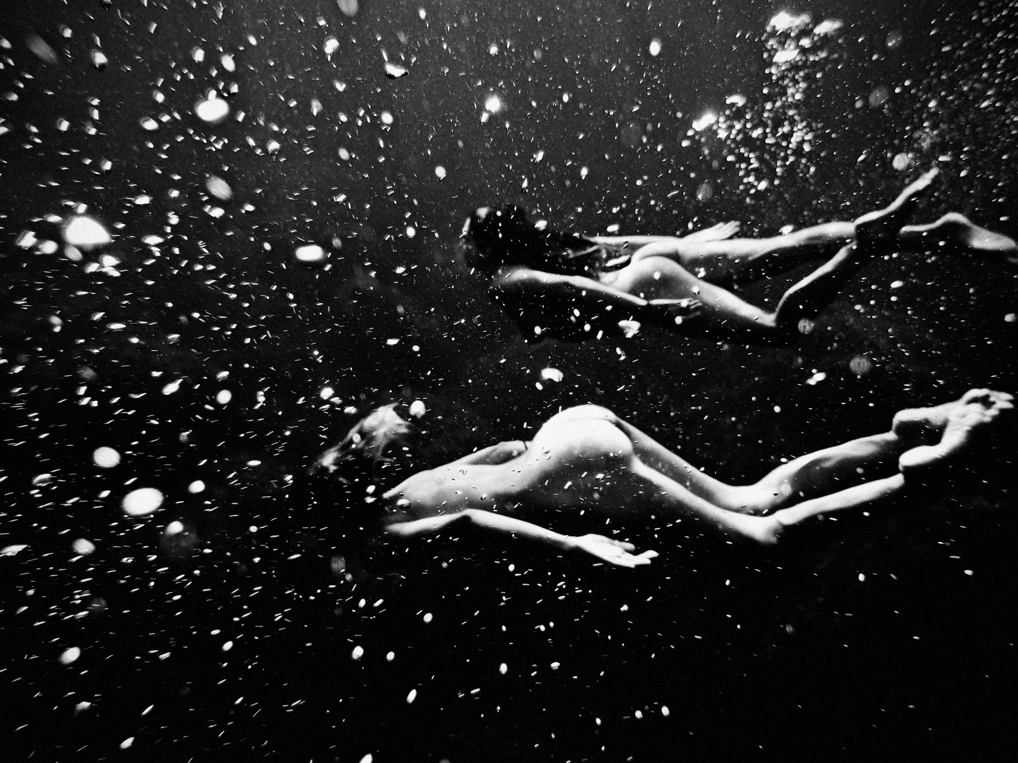 Kate Bellm photography: naked swimmers underwater in black and whie