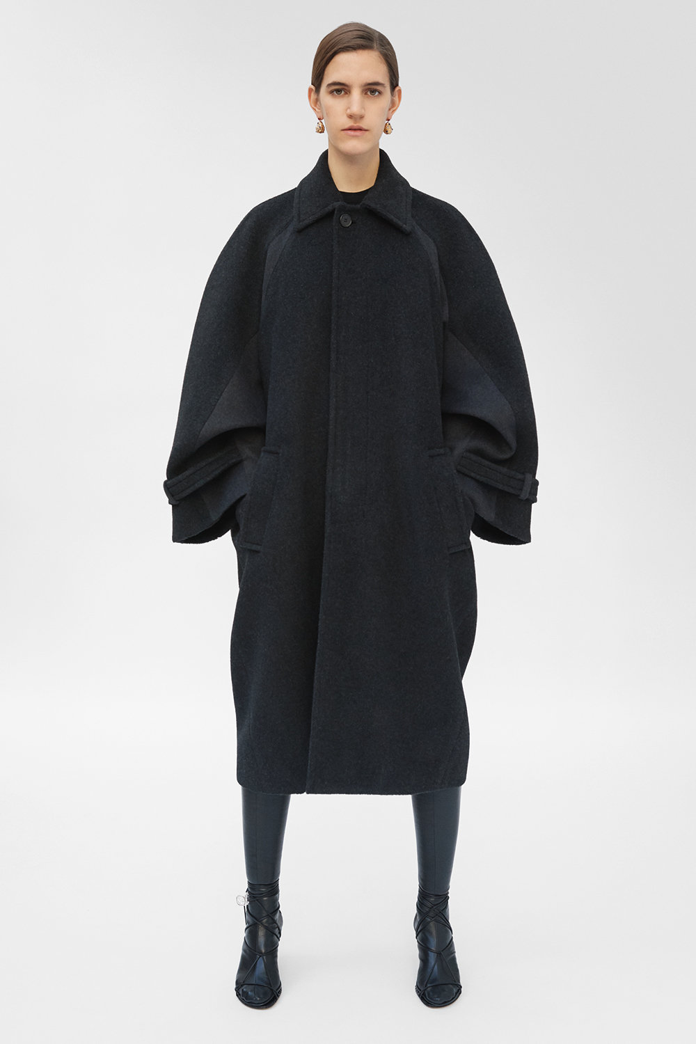 Phoebe Philo's final Céline collection: oversized black coat