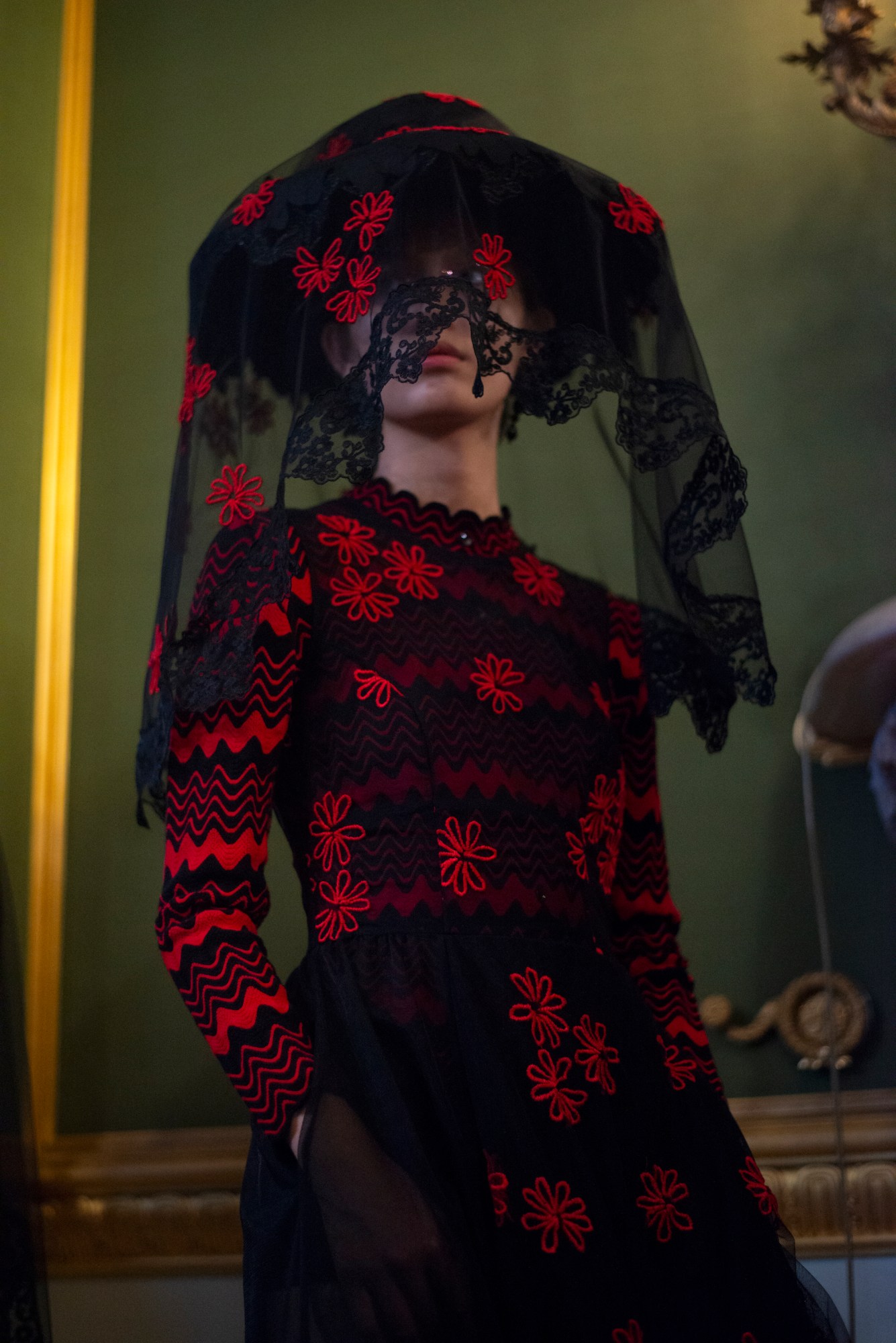 Simon Rocha London Fashion Week spring/summer 2019 black and red veil hat