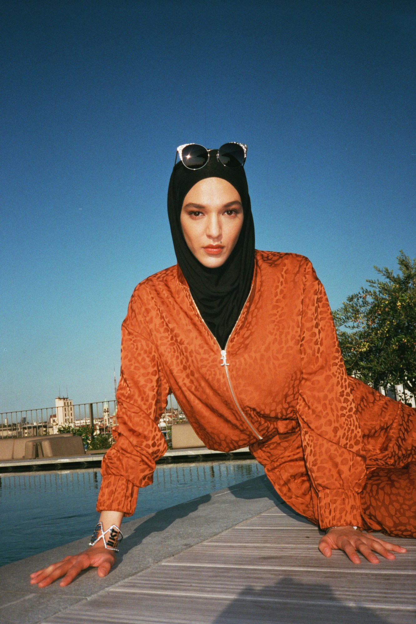 1542638160193-fotografia_JustCavalli_Editoriale_id_iditaly_occhiali_ss19_Resort19_RosarioRexdiSalvo_36_02384