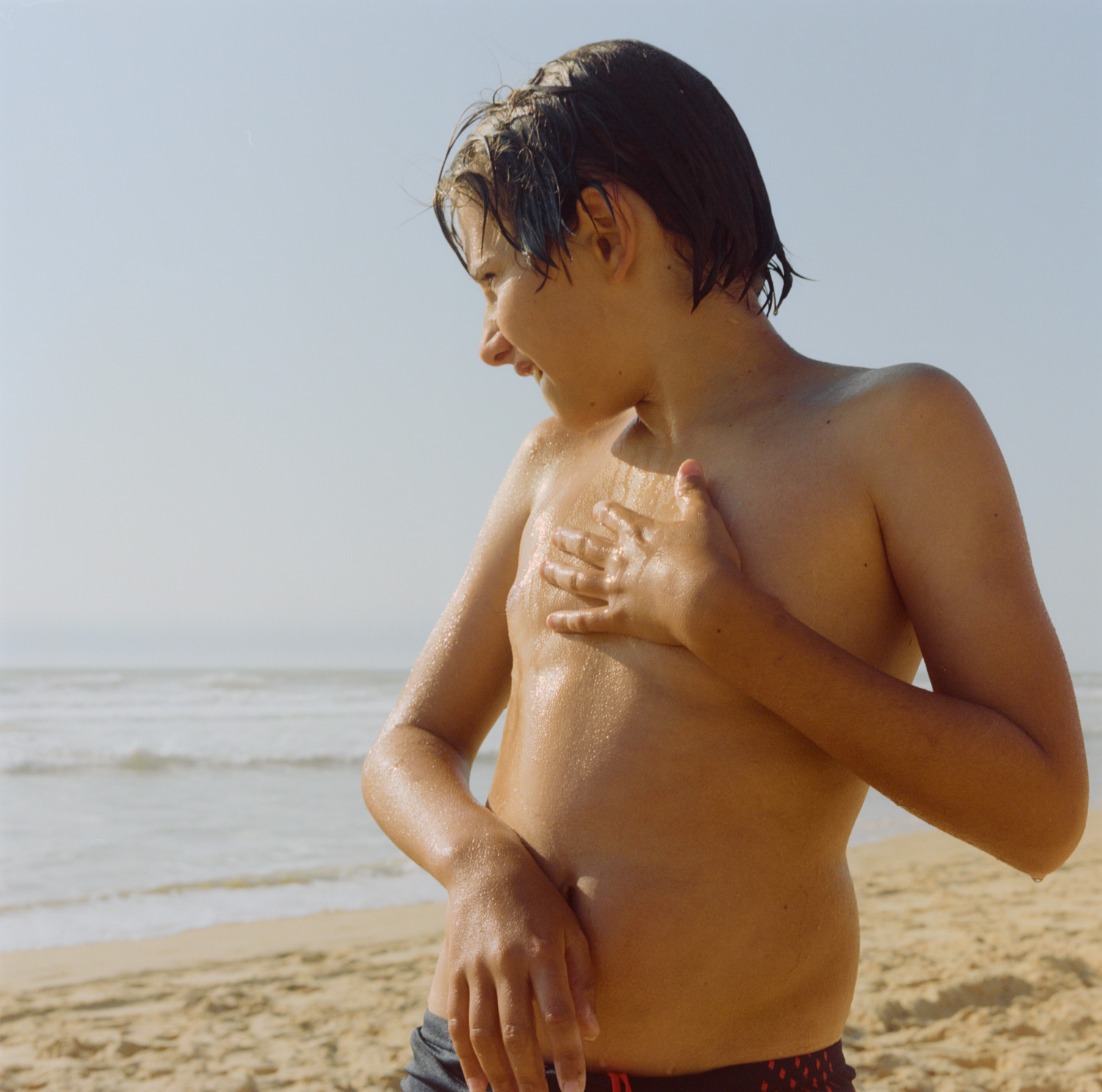 yann faucher photographs a kid at the beach