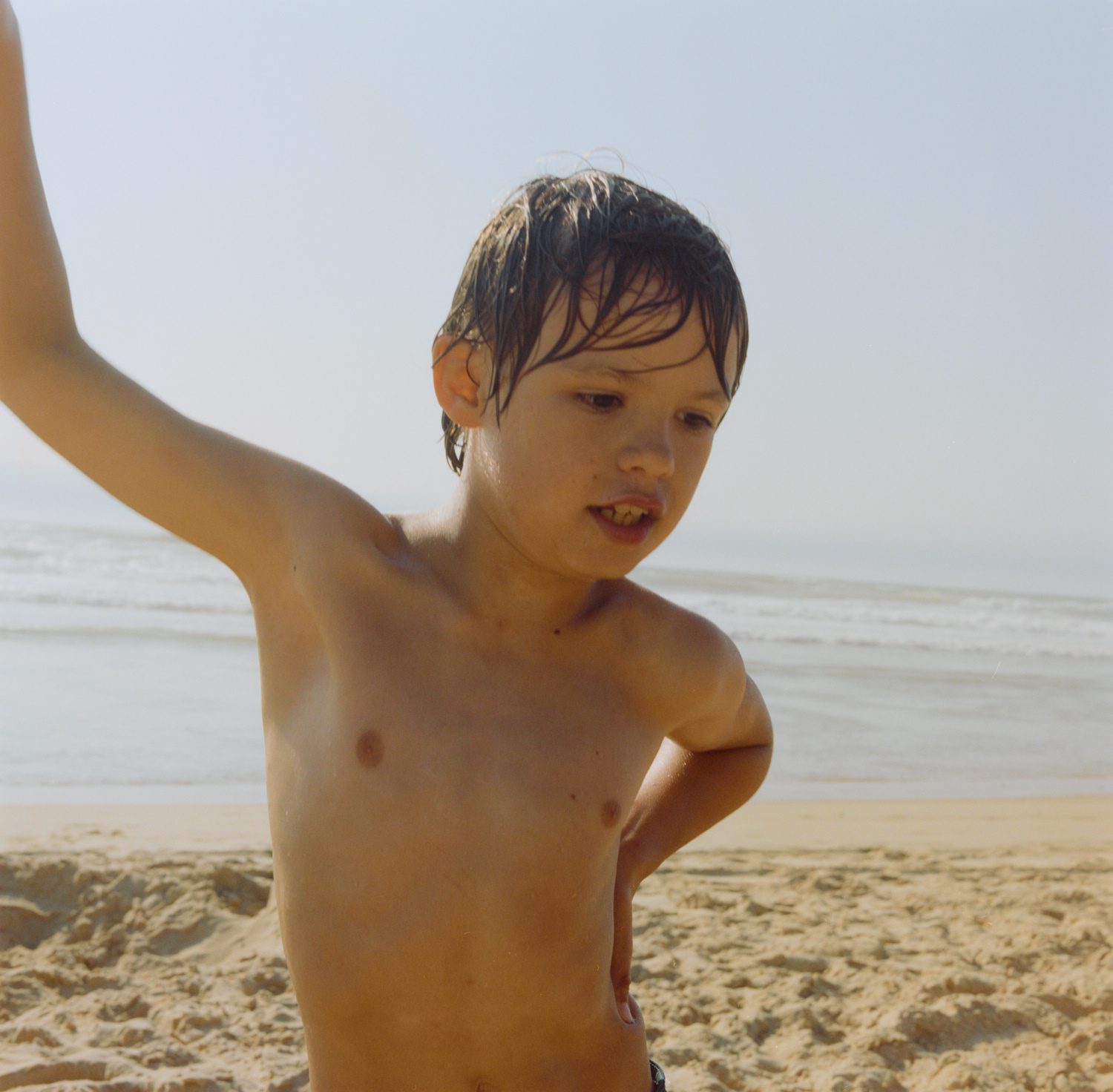 yann faucher photographs a kid at the beach