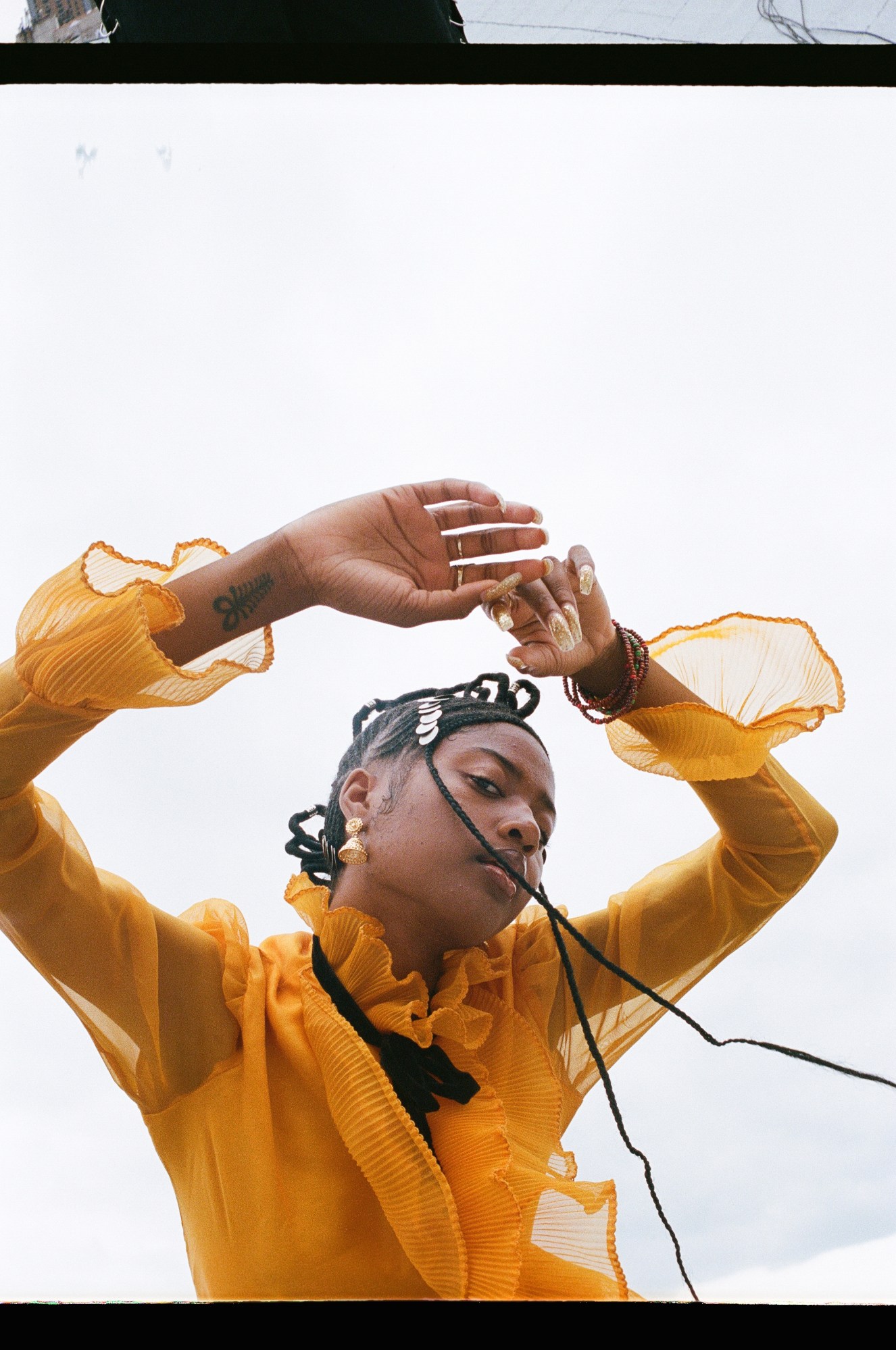 a girl with beautiful hair photographed by sabrina santiago