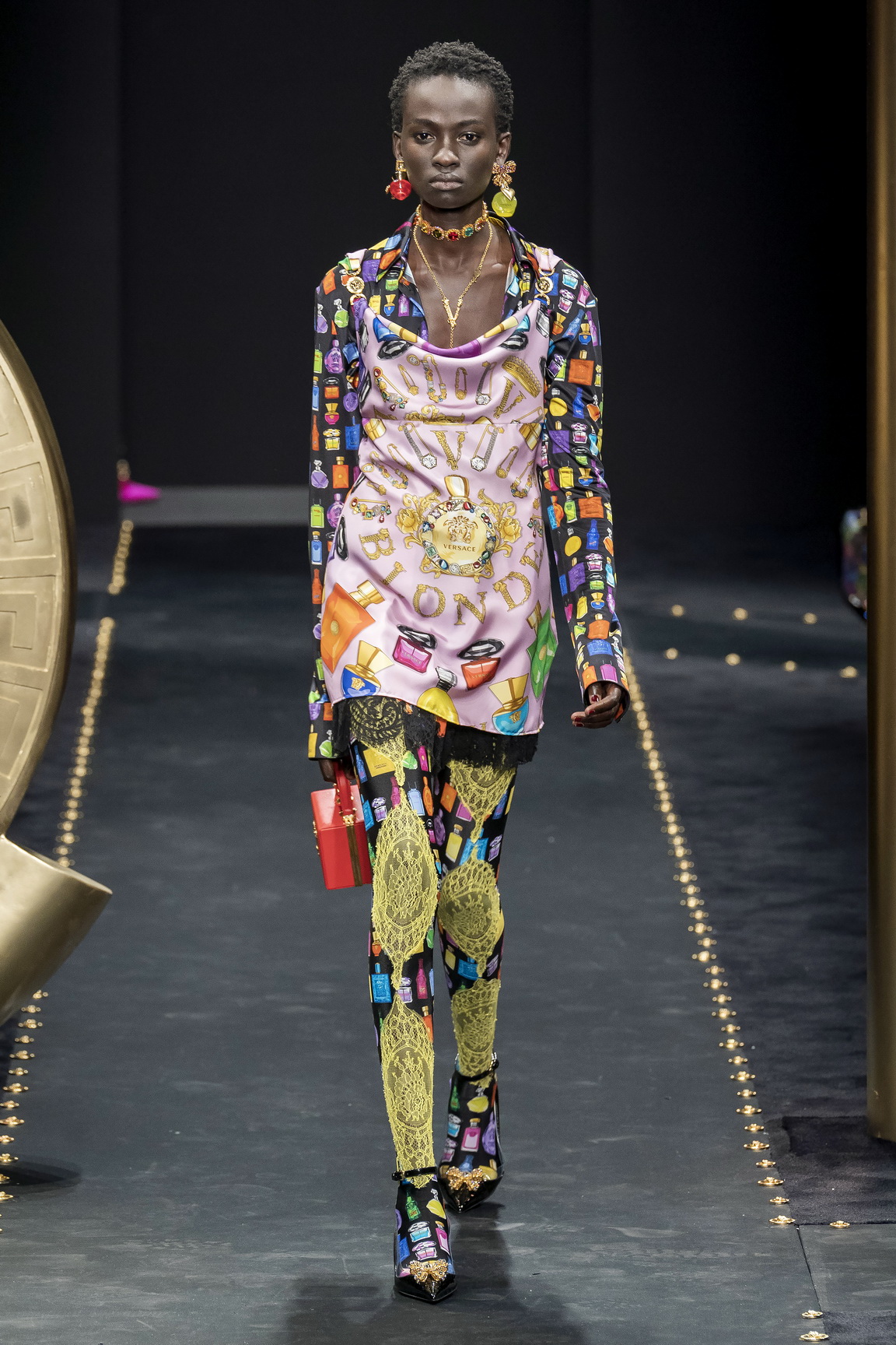 1550926996396-AW19C-Versace-137