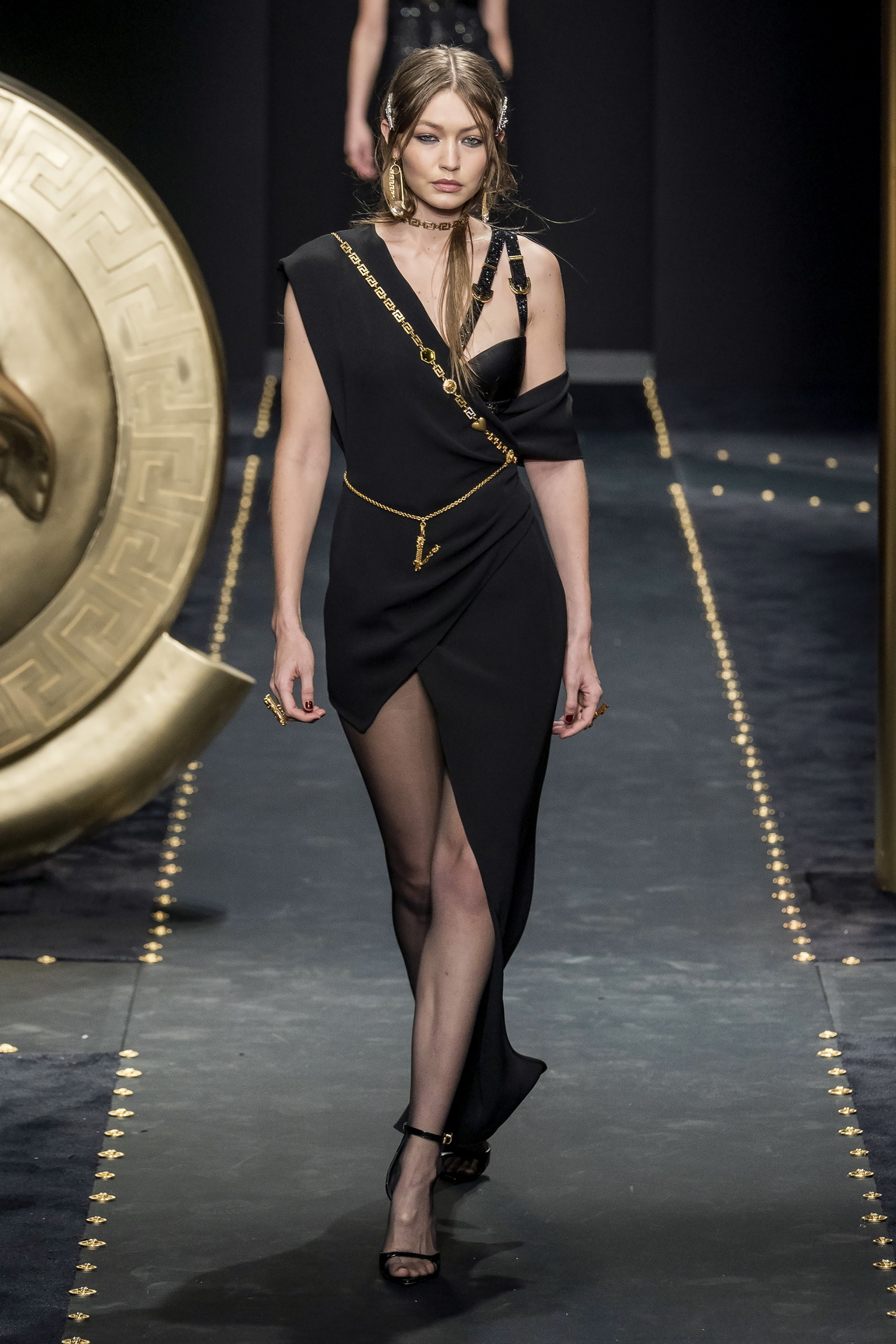 1550927081182-AW19C-Versace-182