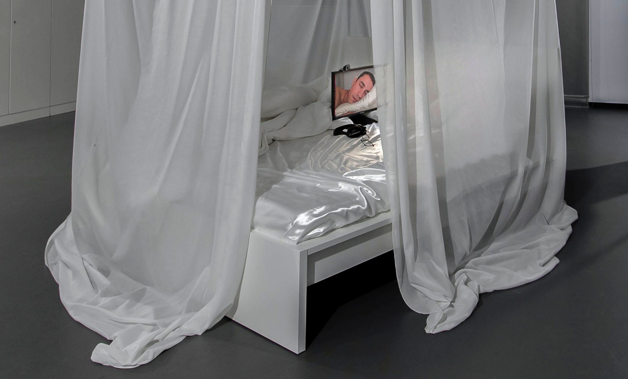 1555003478158-SO2-web2