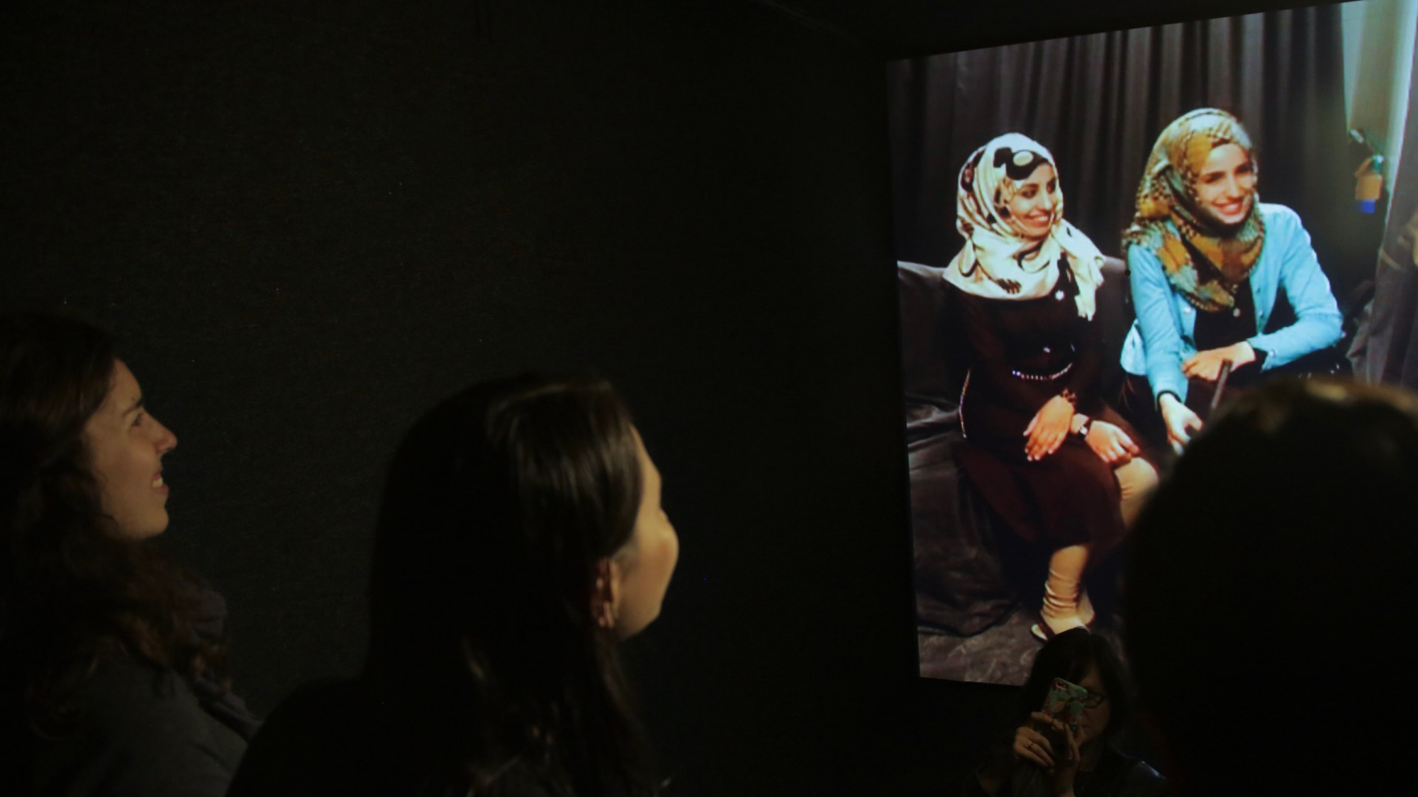 1557770176500-San-Francisco-Portal-Connected-to-the-Portal-in-the-Zaatari-Camp-for-Syrian-Refugees