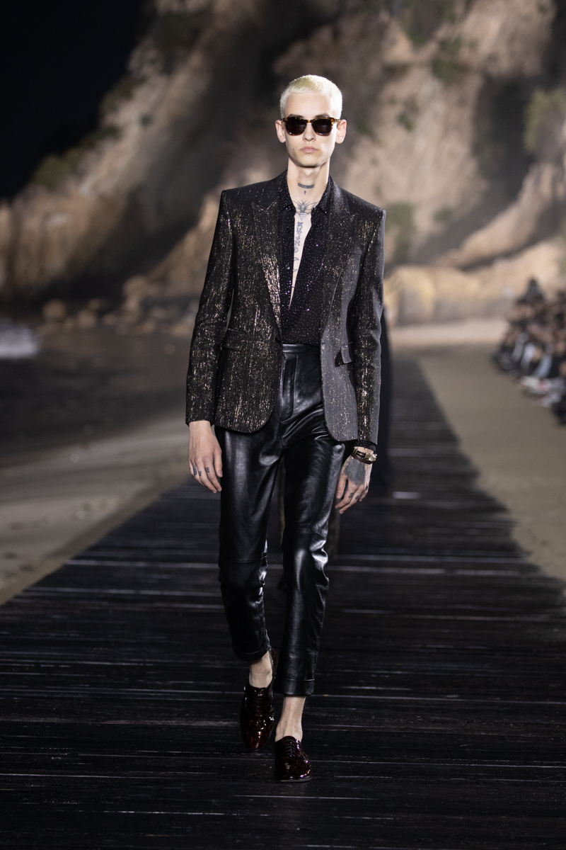 1559926124613-SAINT-LAURENT_MEN_SS20_RUNWAY_57_LR