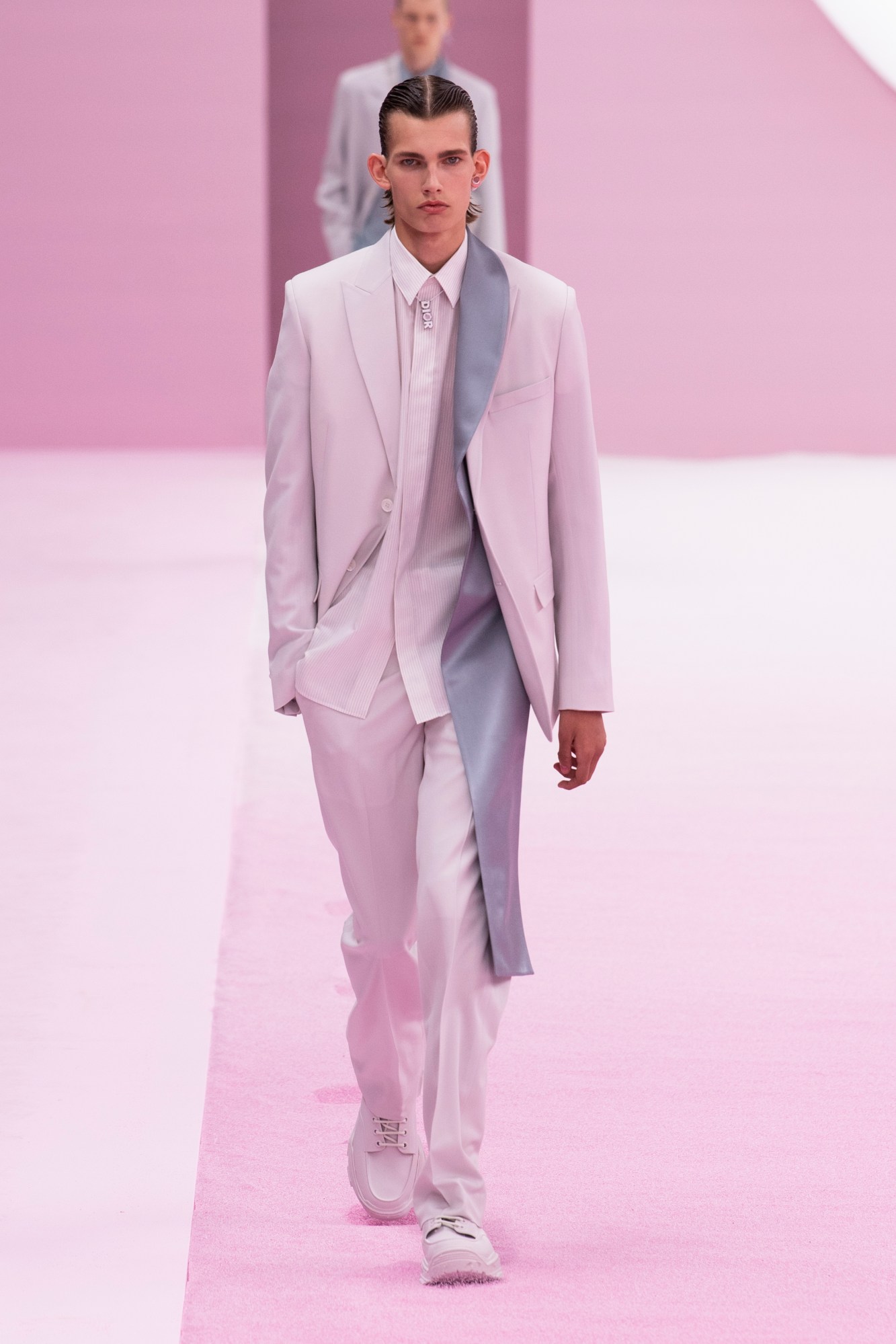 1561154618578-KEY-LOOKS-DIOR-MENS-SUMMER-2020-SHOW-LOOK-1