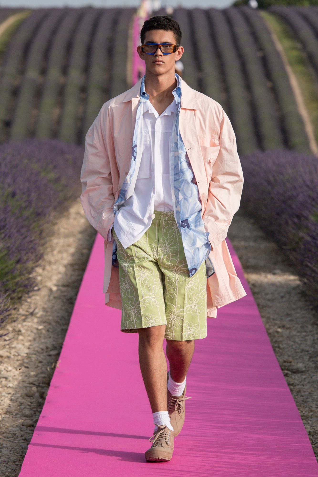 1561461146738-Jacquemus_SS20_002