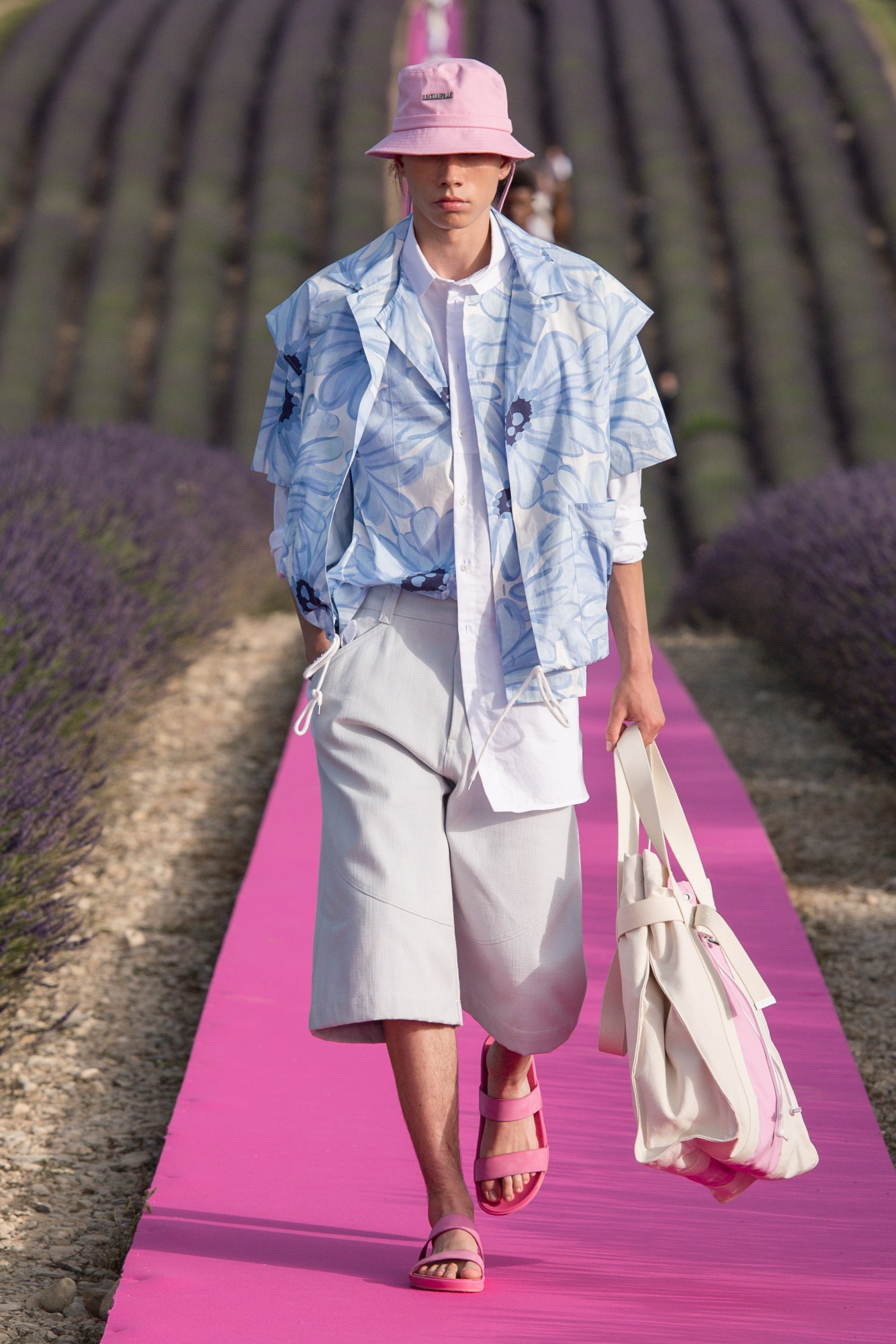 1561461211855-Jacquemus_SS20_006