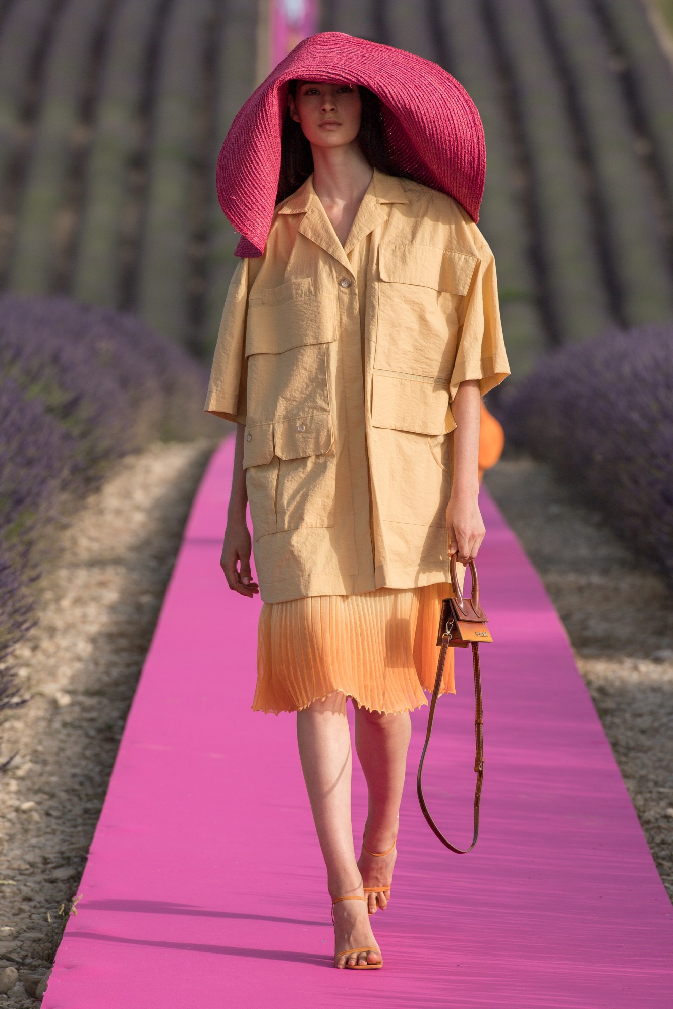 1561461279451-Jacquemus_SS20_012