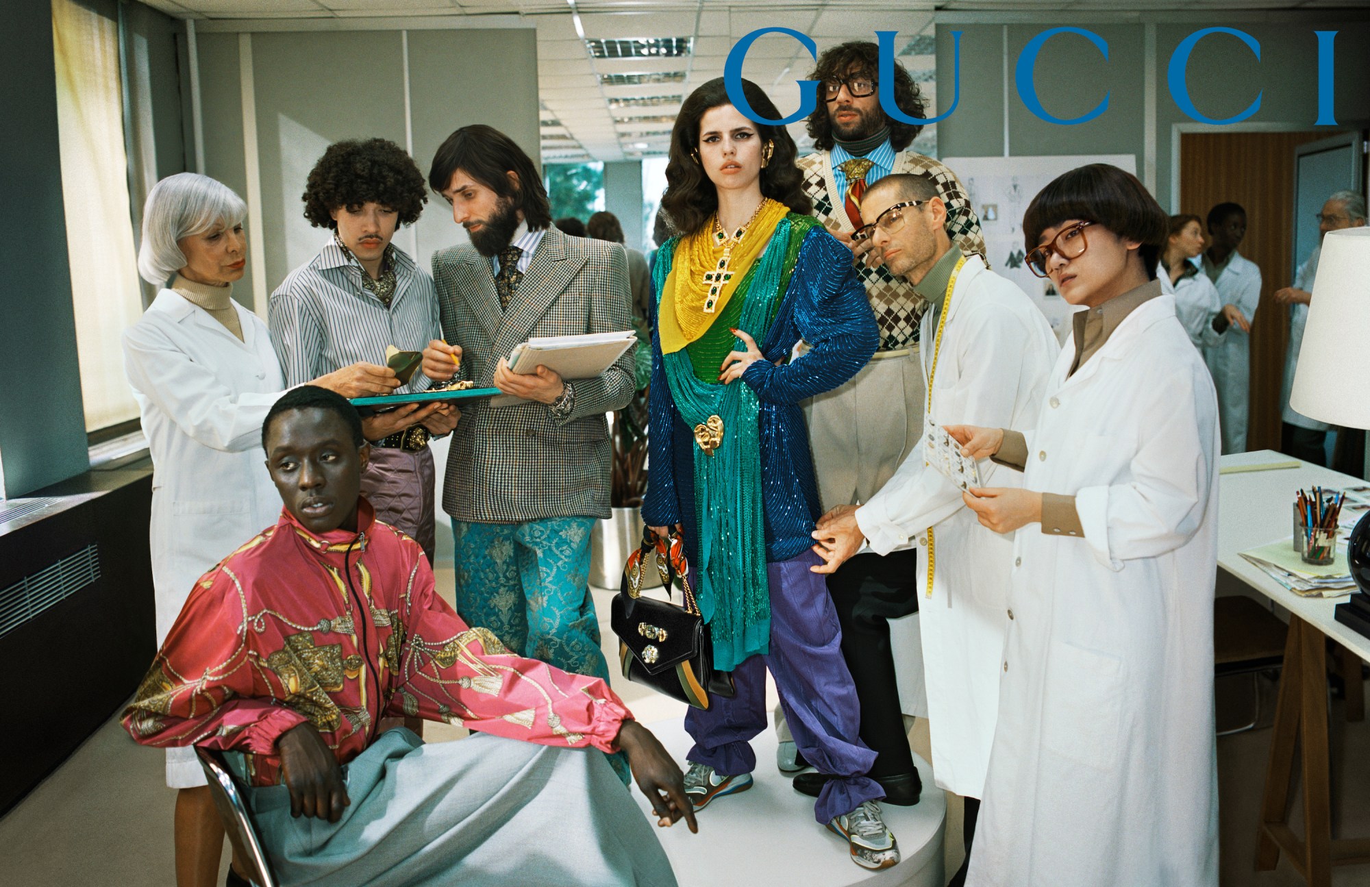 1563222797499-GU636_FW19-CAMPAIGN_LAYOUTS_DPS_300dpi_46