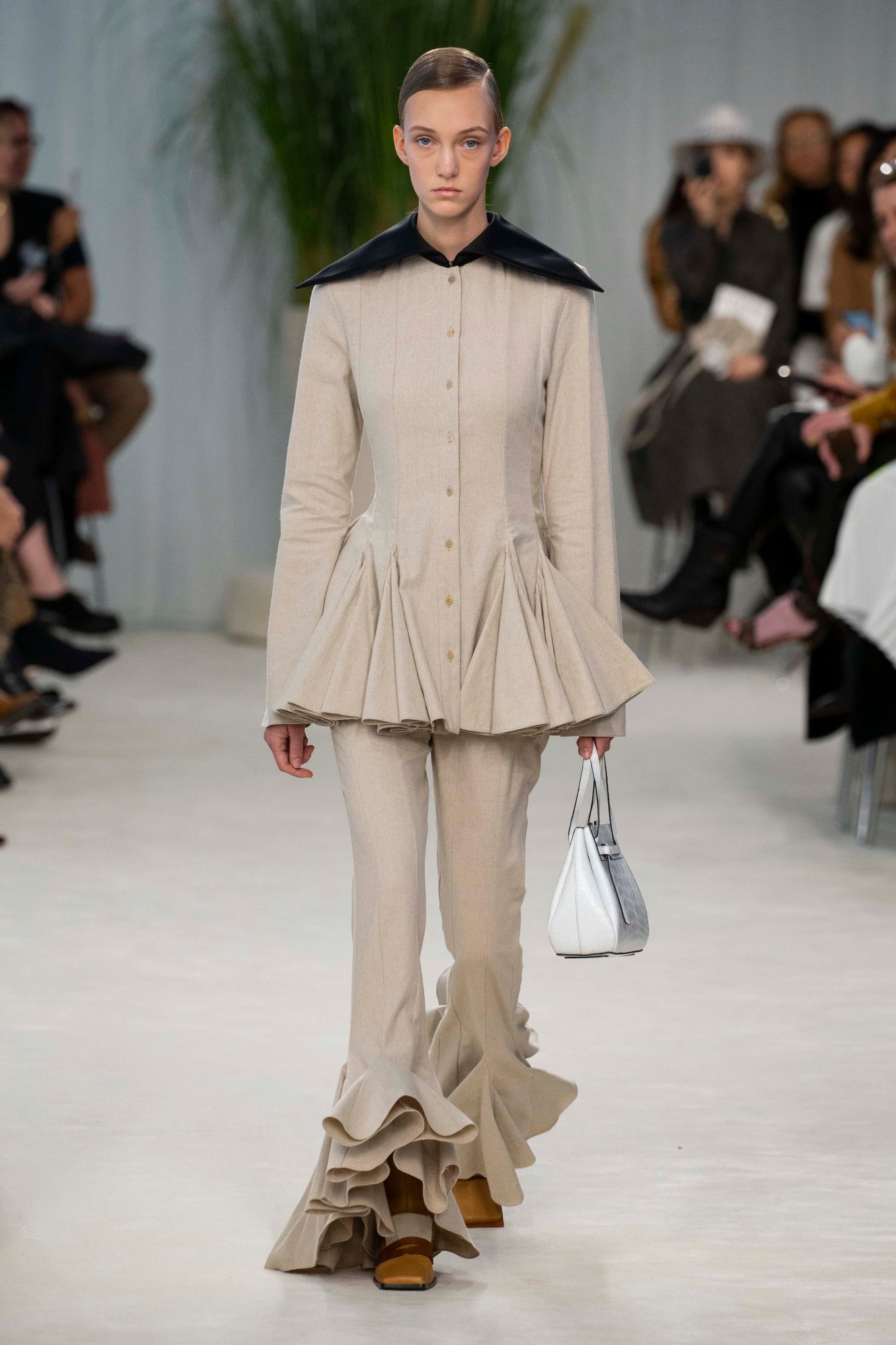 1569921149637-Loewe-Women-SS20-Look-6