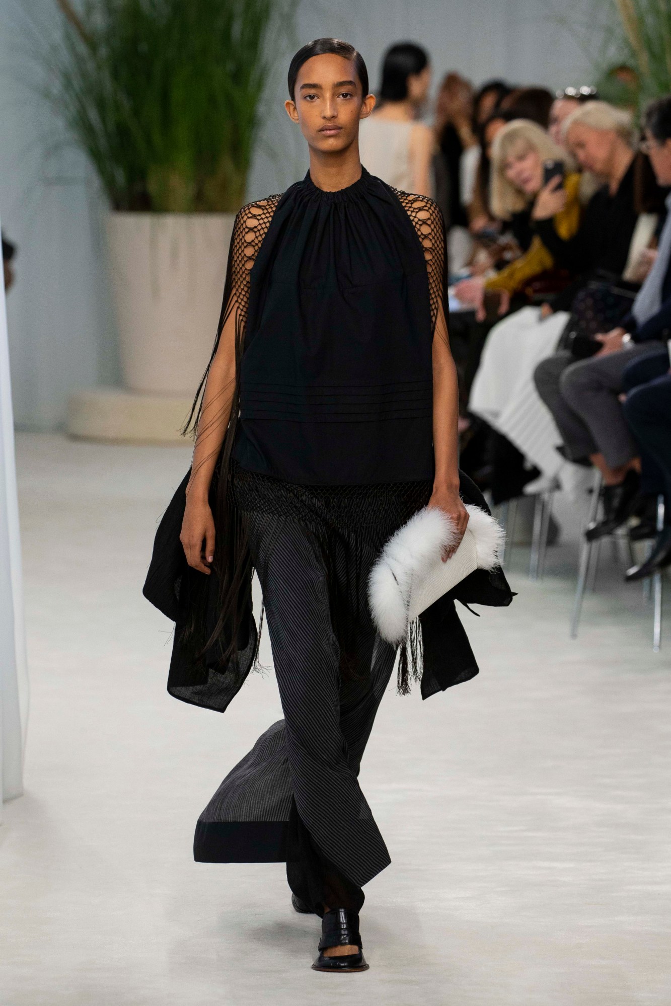 1569921253003-Loewe-Women-SS20-Look-14