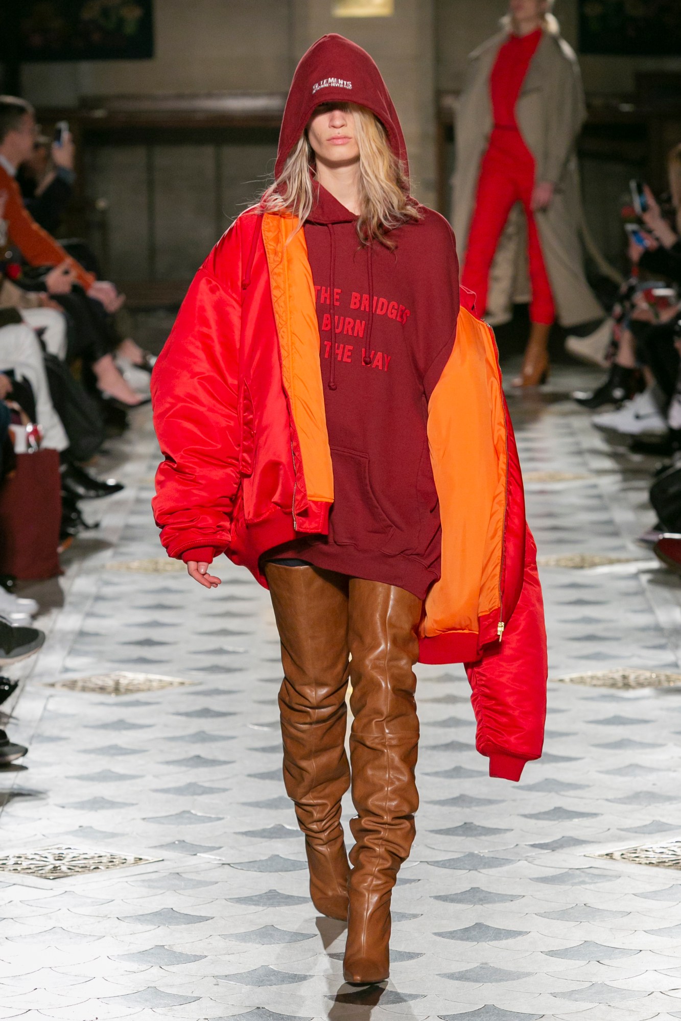 1575023387623-VETEMENTS-RTW-FW16