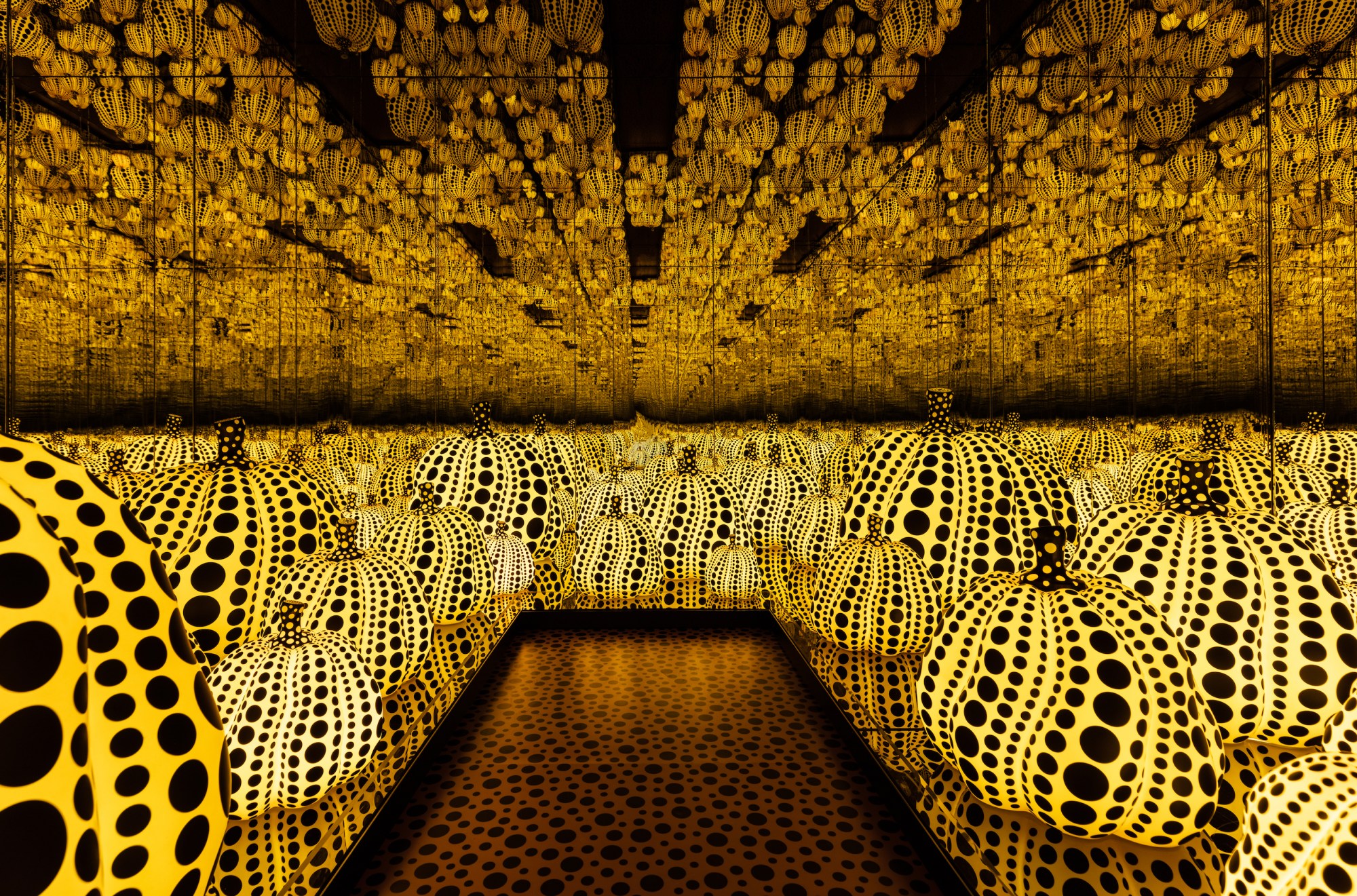 Yayoi-Kusama-All-the-Eternal-Love-I-Have-for-the-Pumpkins