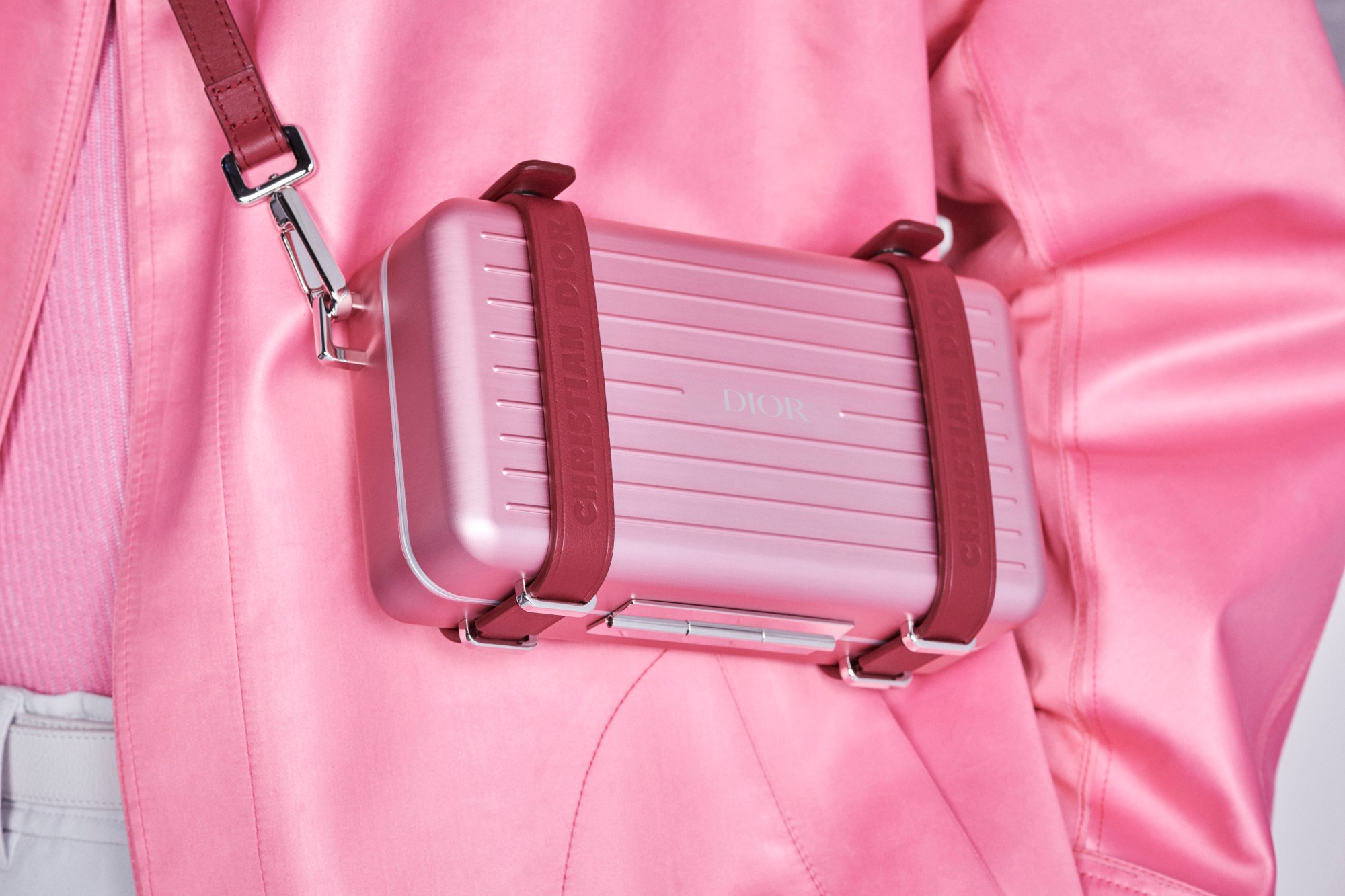 1579274938082-DIOR-MENS-SUMMER-2020-DIOR-AND-RIMOWA-COLLECTION-BY-MORGAN-ODONOVAN-7