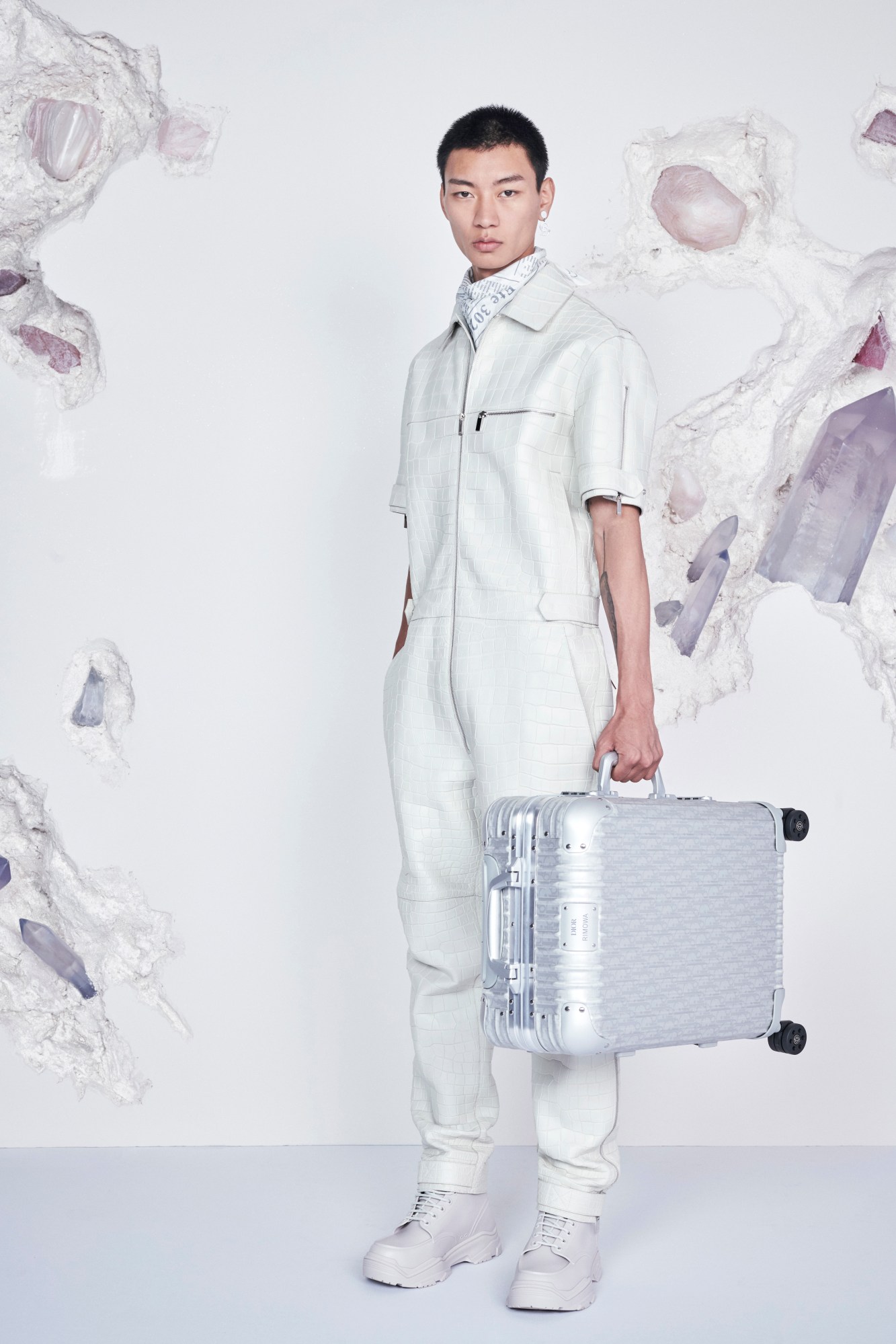 1579275025314-DIOR-MENS-SUMMER-2020-DIOR-AND-RIMOWA-COLLECTION-BY-MORGAN-ODONOVAN-2