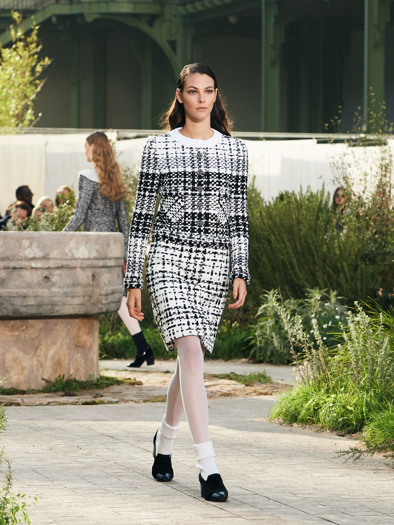 1579627807804-01_LOOK_01