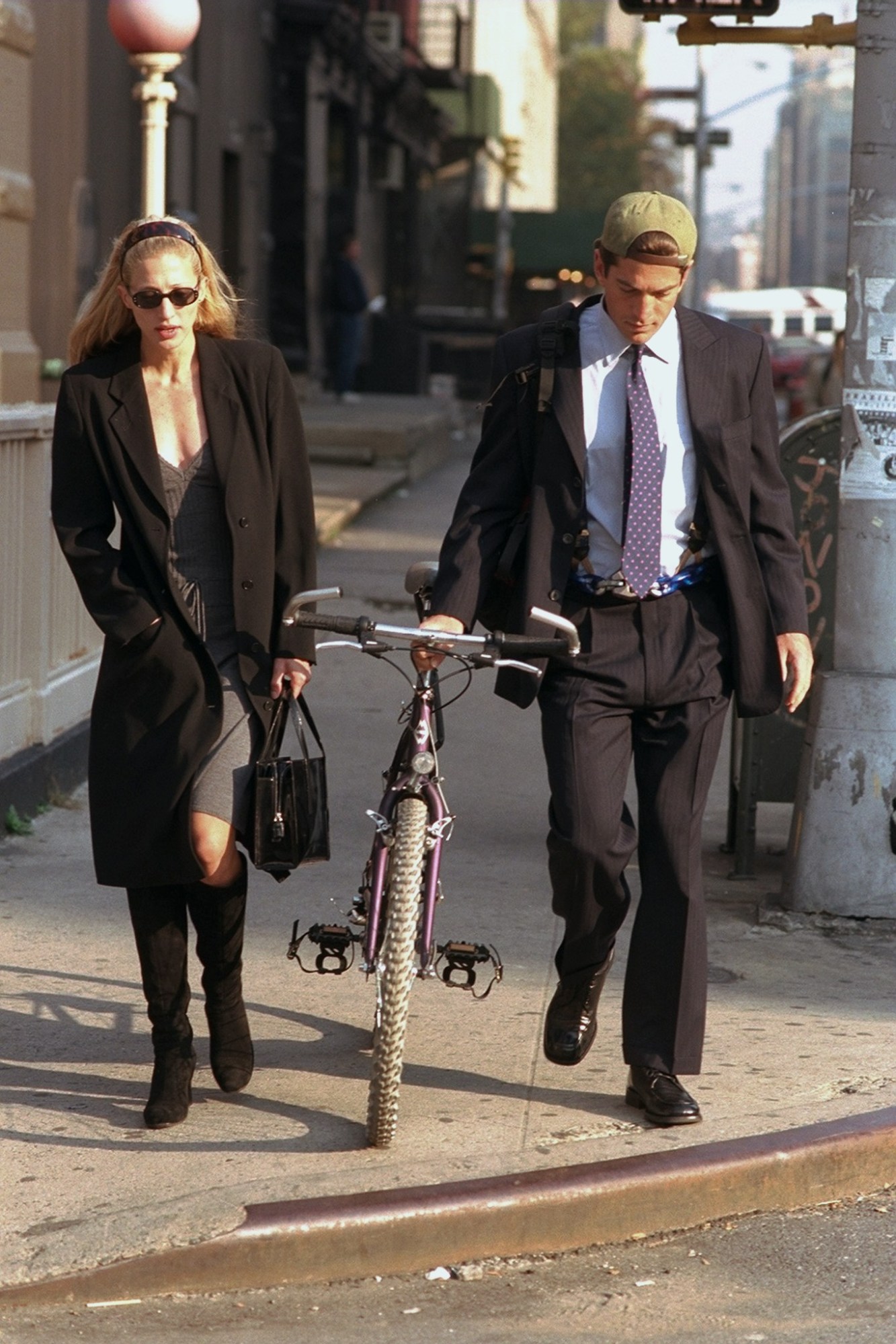 carolyn bessette-kennedy and john f. kennedy jr. walking on the sidewalk in new york city