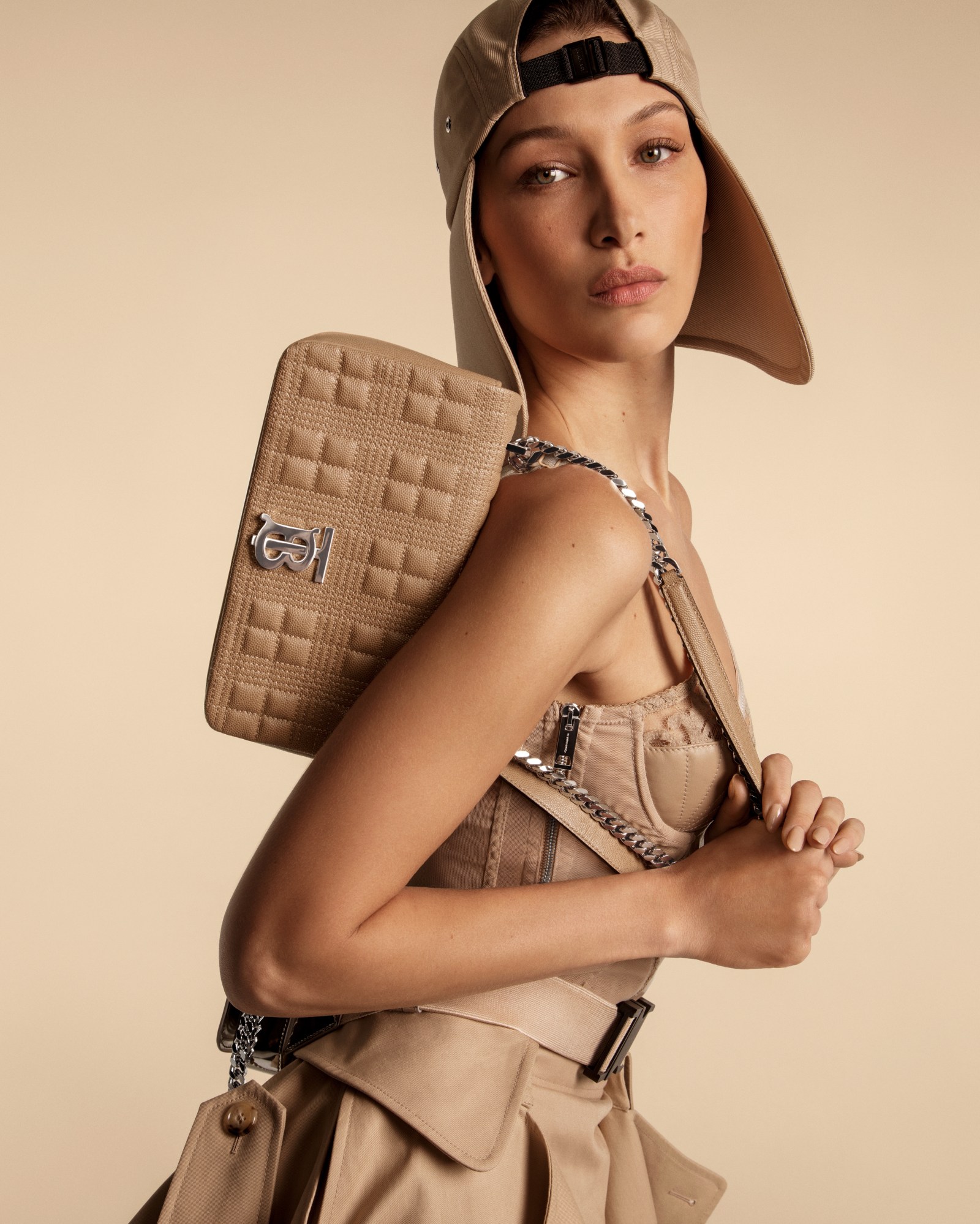 1580903761170-Burberry-Spring_Summer-2020-Campaign-featuring-Bella-Hadid-c-Courtesy-of-Burberry-_-Inez-and-Vinoodh