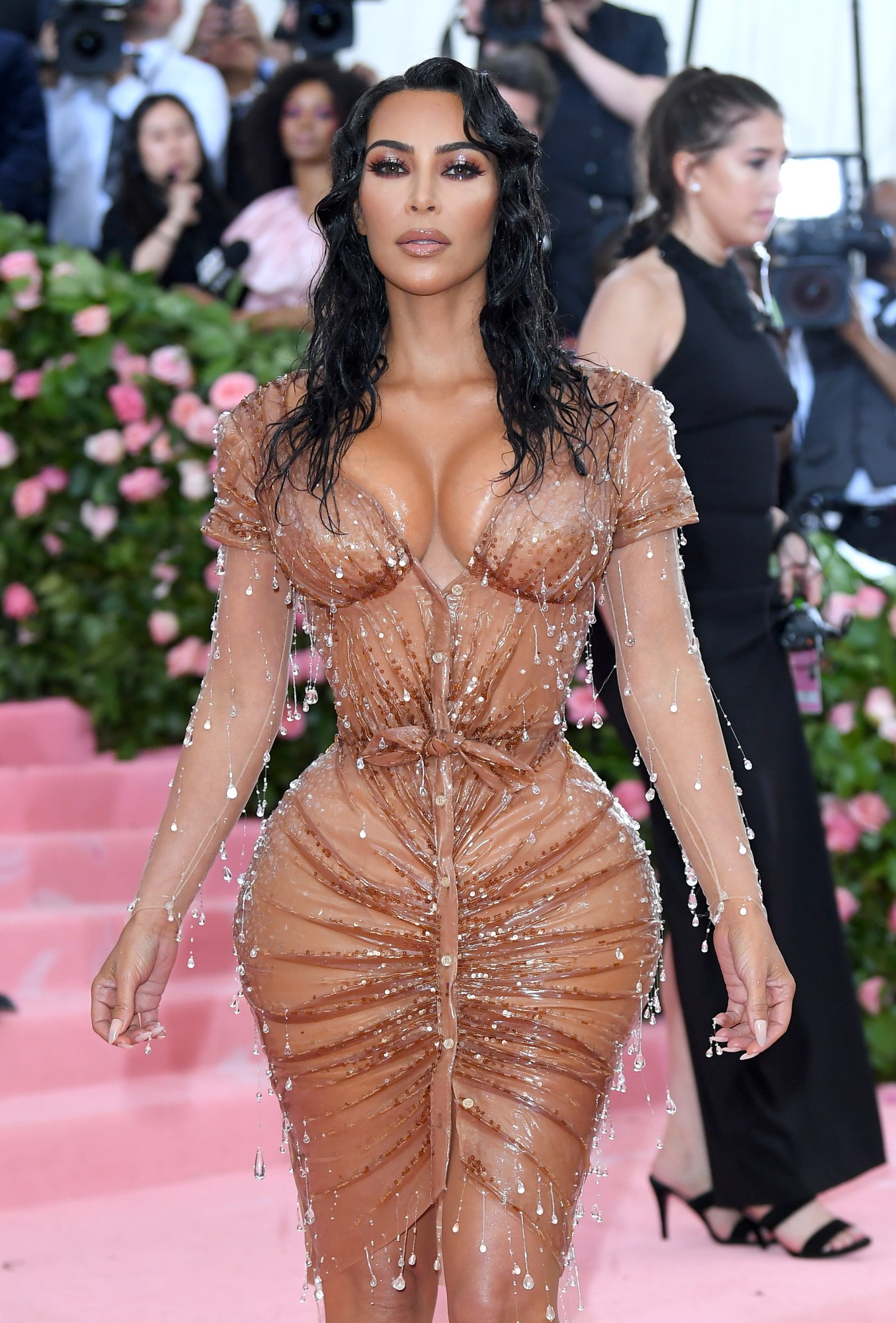 kim-kardashian-in-mugler-at-the-met-gala