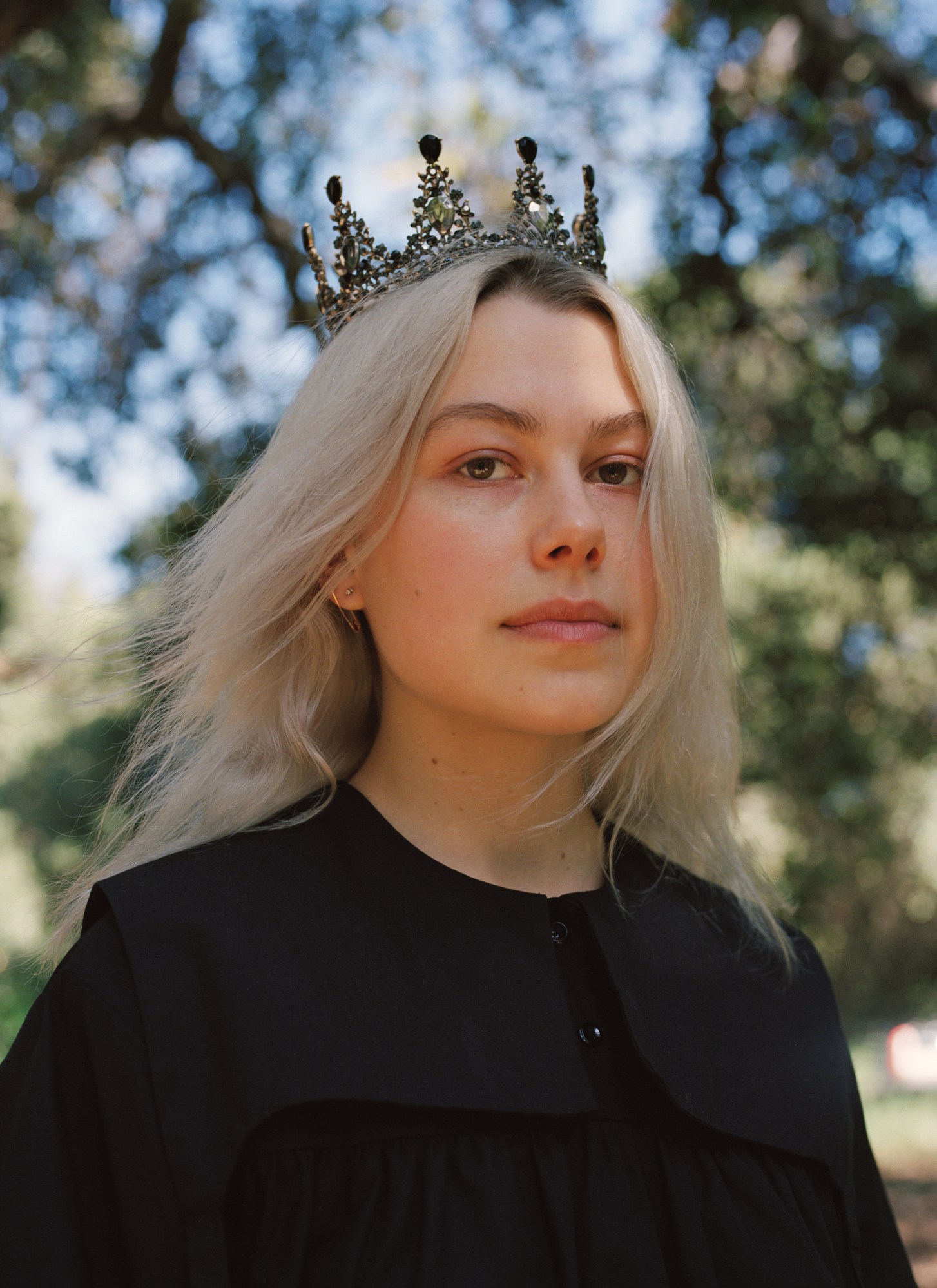 Phoebe Bridgers wearing a crown, shot by Daria Kobayashi Ritch for i-D