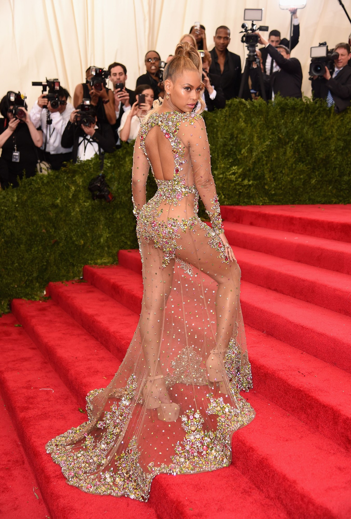 Beyonce-at-the-met-gala 2015