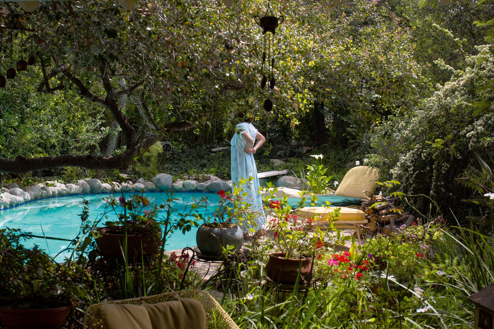 Diana Markosian, Mom by the Pool, 2019, from Santa Barbara (Aperture, 2020) © Diana Markosian