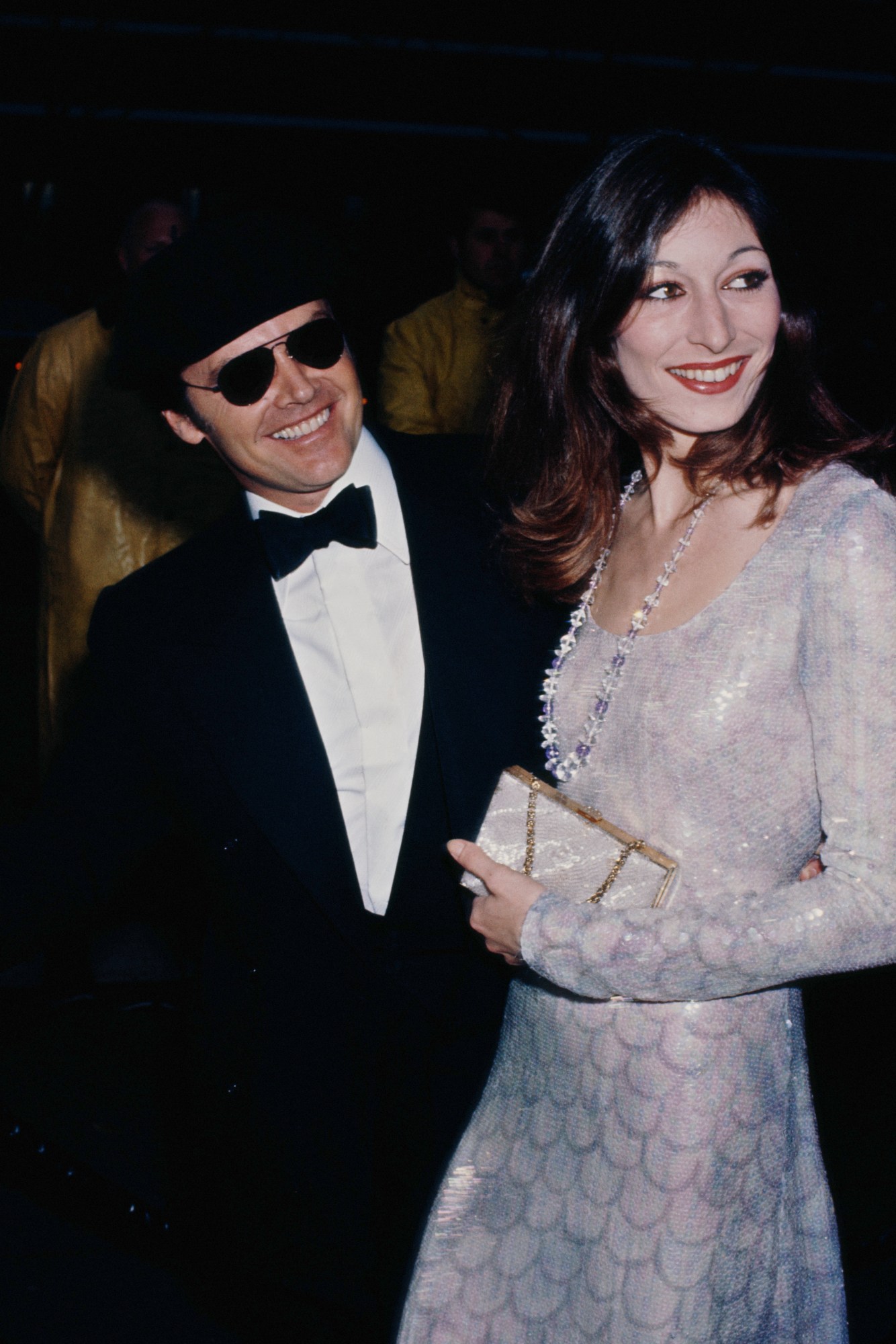 anjelica-huston-most-iconic-outfits-fashion-style