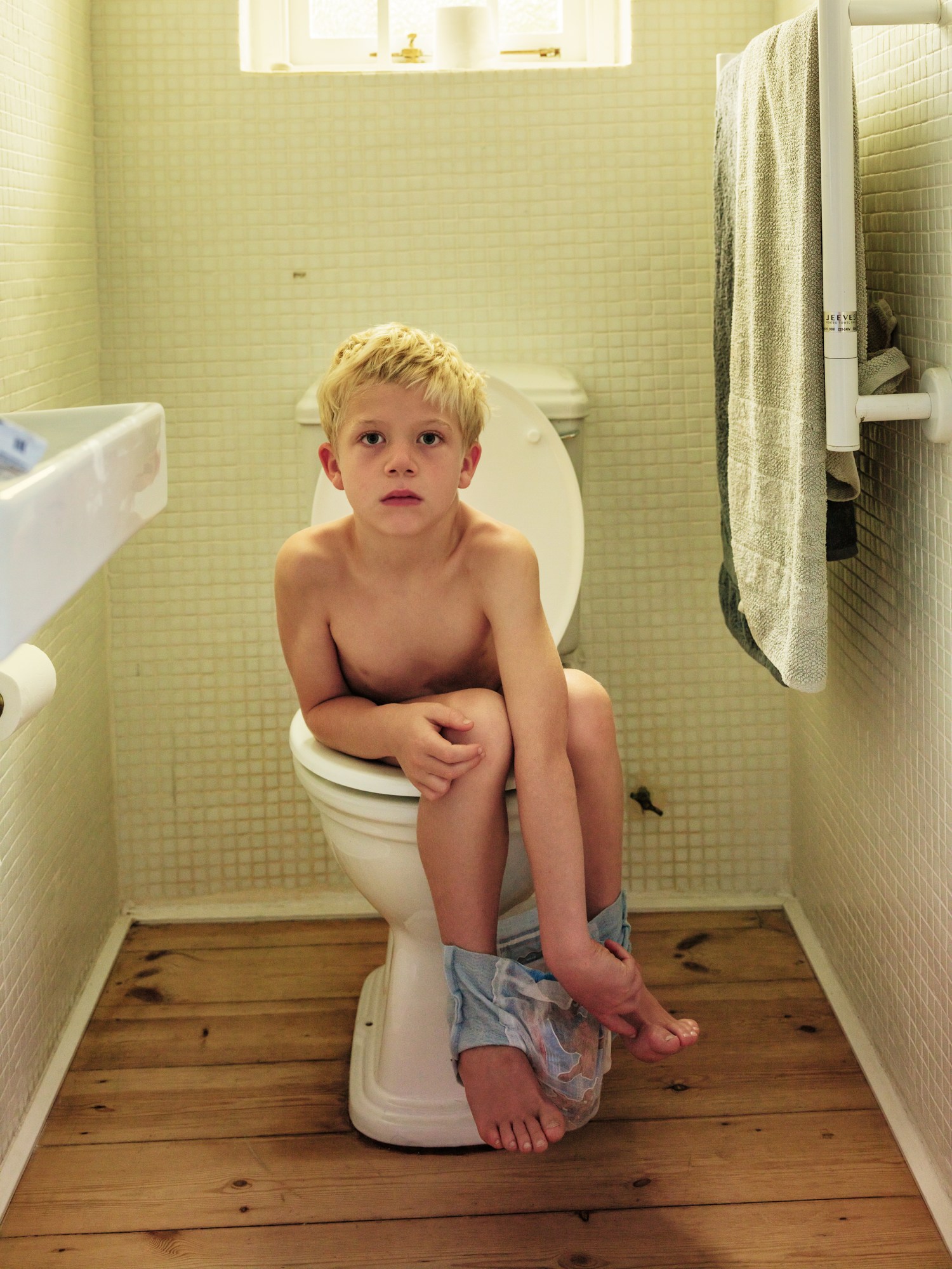 pieter hugo photographs his children in lockdown