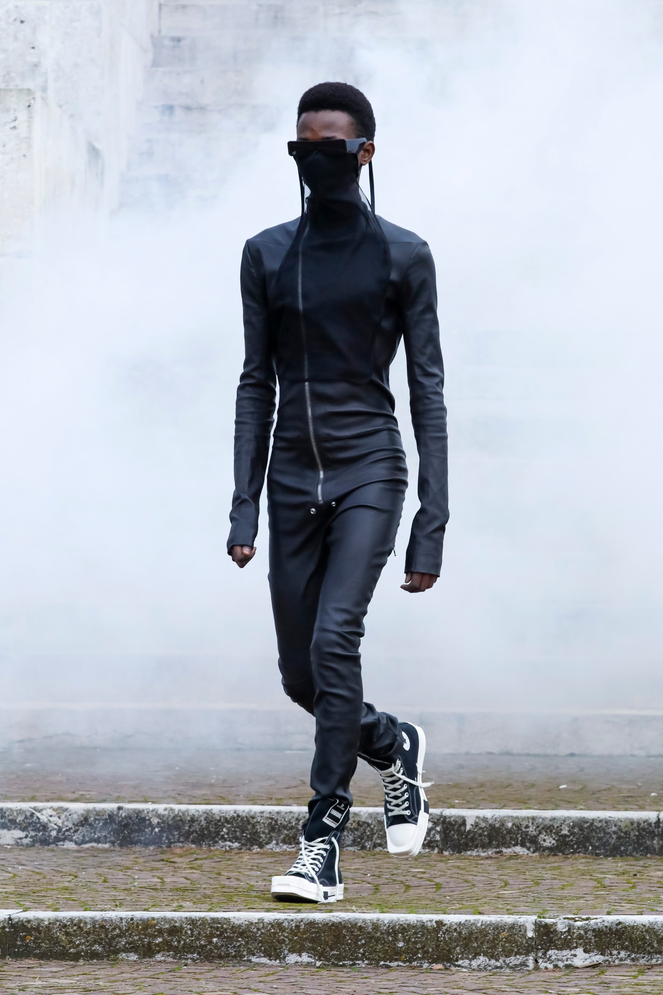 RICK OWENS MFW21 LOOK 2.jpg