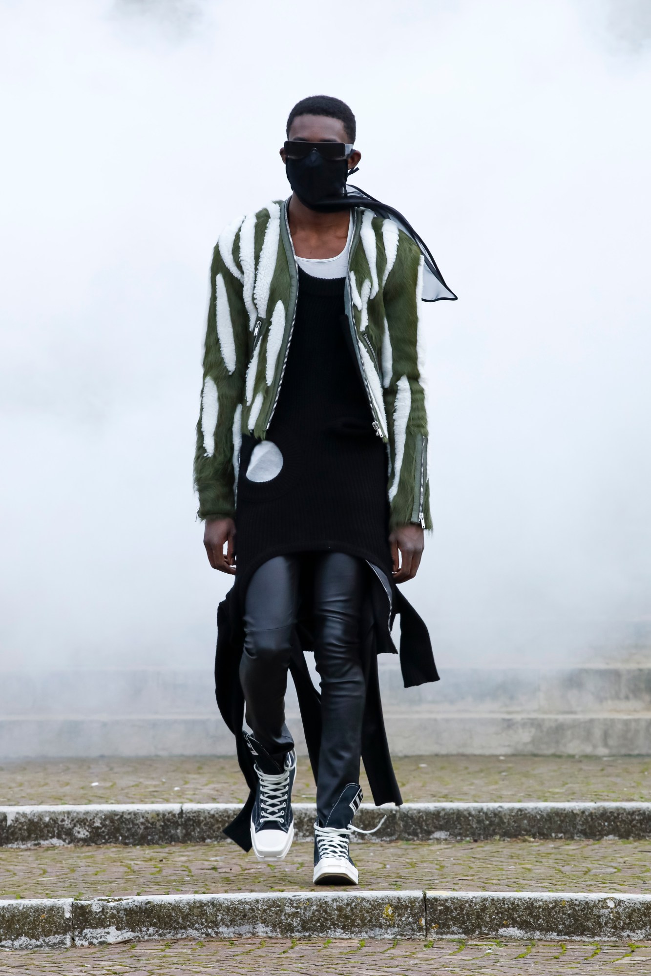 RICK OWENS MFW21 LOOK 35.jpg