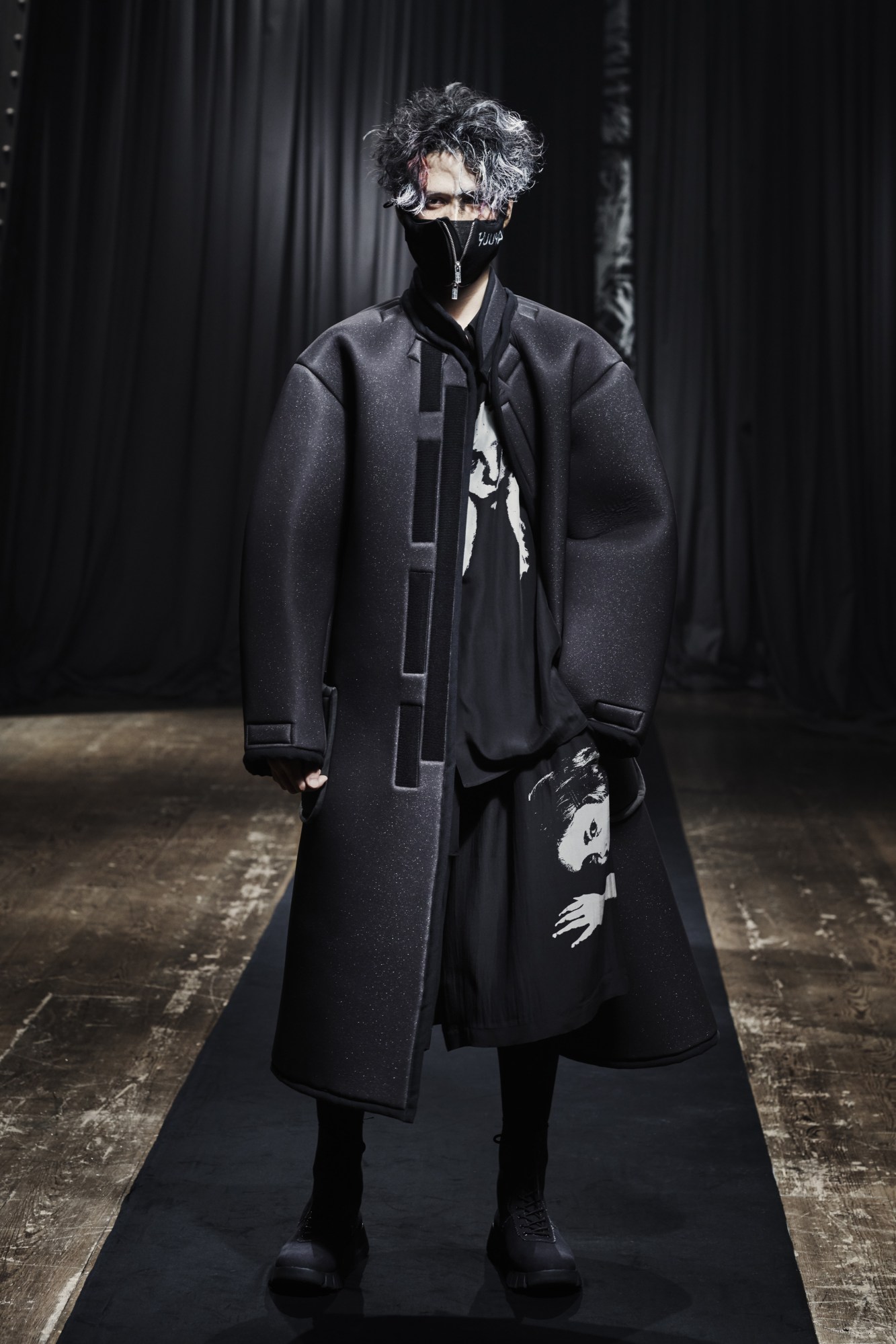 Yohji Yamamoto POUR HOMME AW21 - Look 1 - Copyright TAKAY.jpg