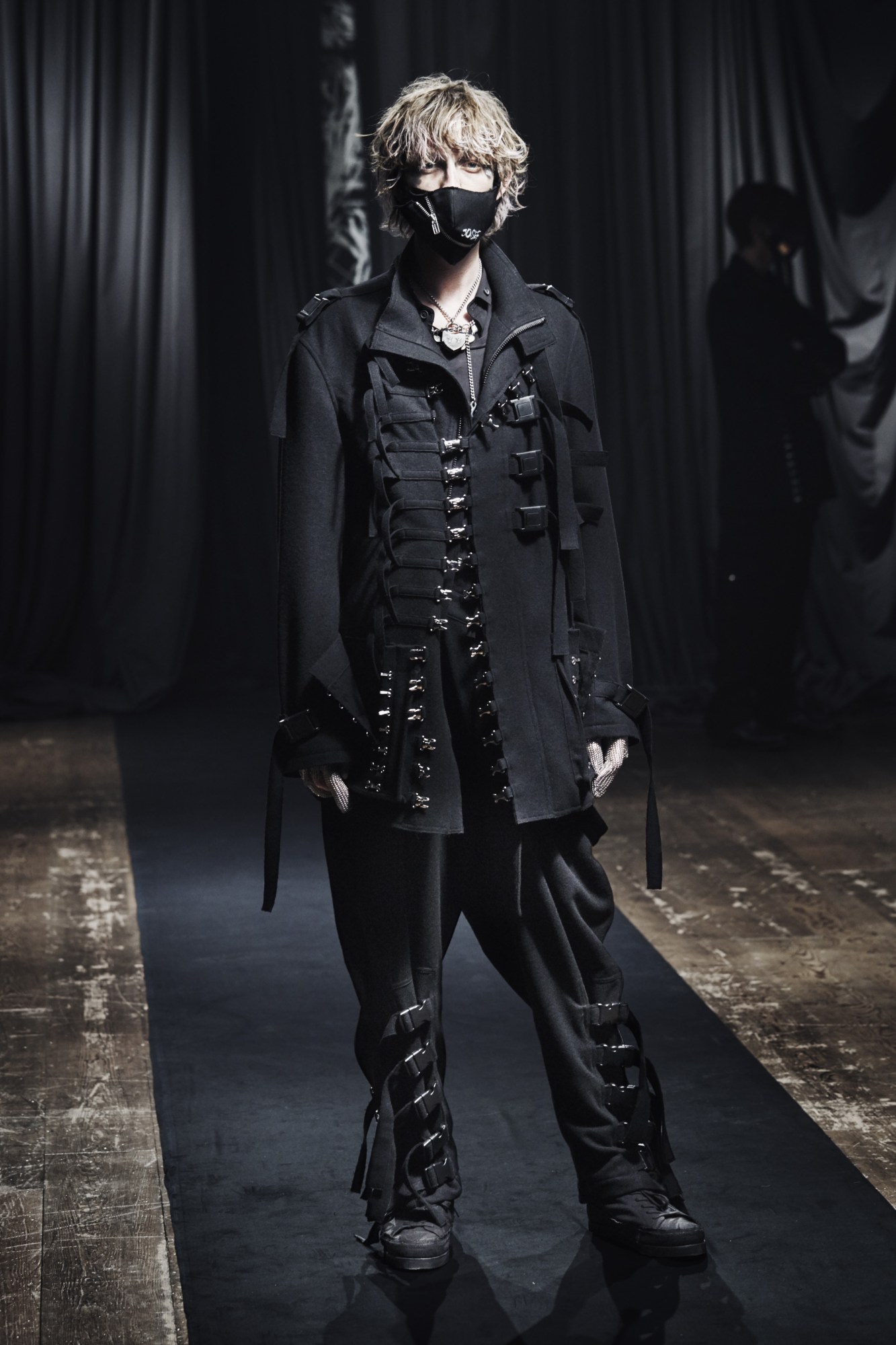 Yohji Yamamoto POUR HOMME AW21 - Look 8 - Copyright TAKAY.jpg