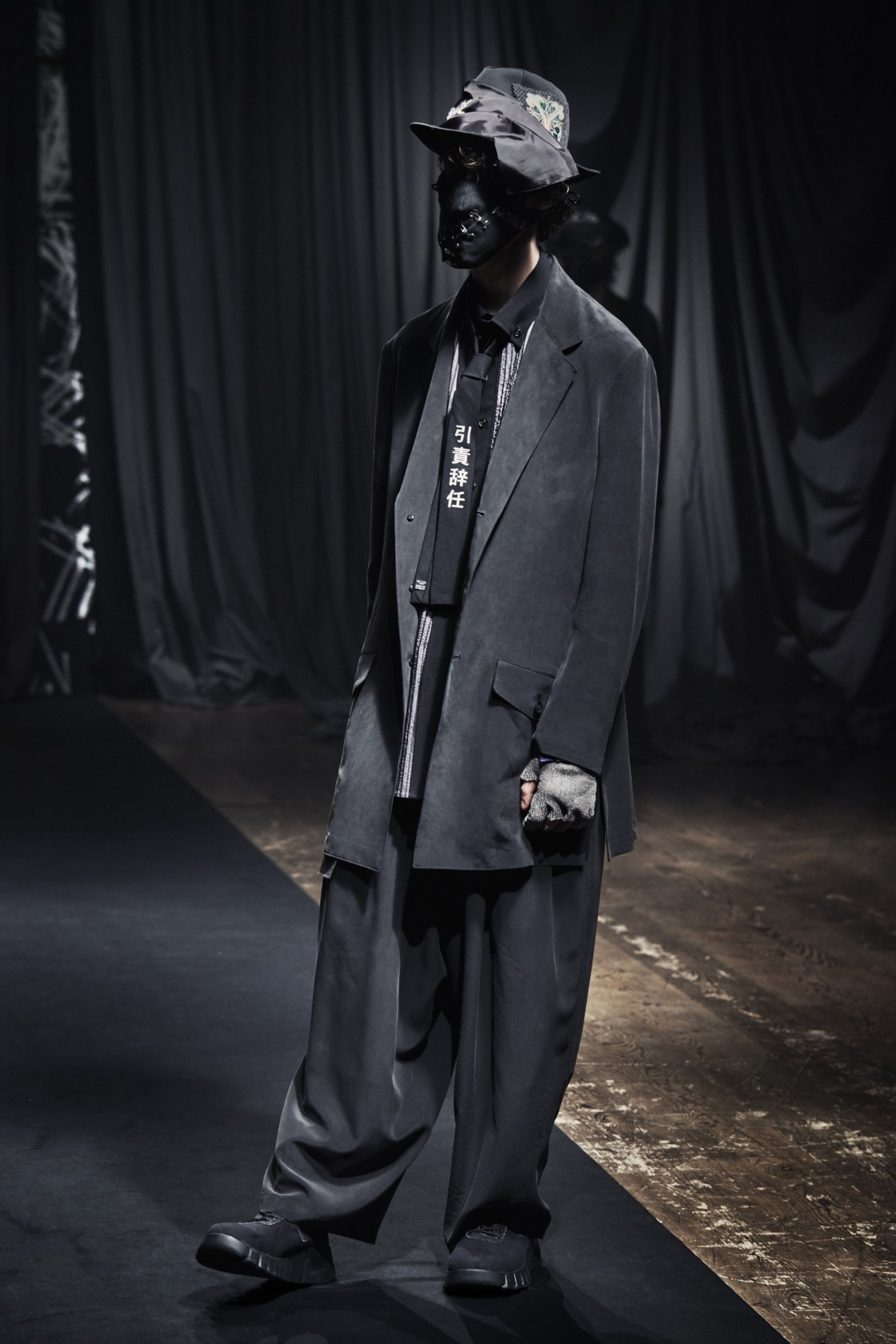 Yohji Yamamoto POUR HOMME AW21 - Look 16 - Copyright TAKAY.jpg