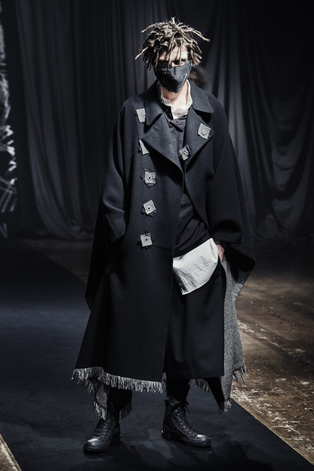 Yohji Yamamoto POUR HOMME AW21 - Look 22 - Copyright TAKAY.jpg