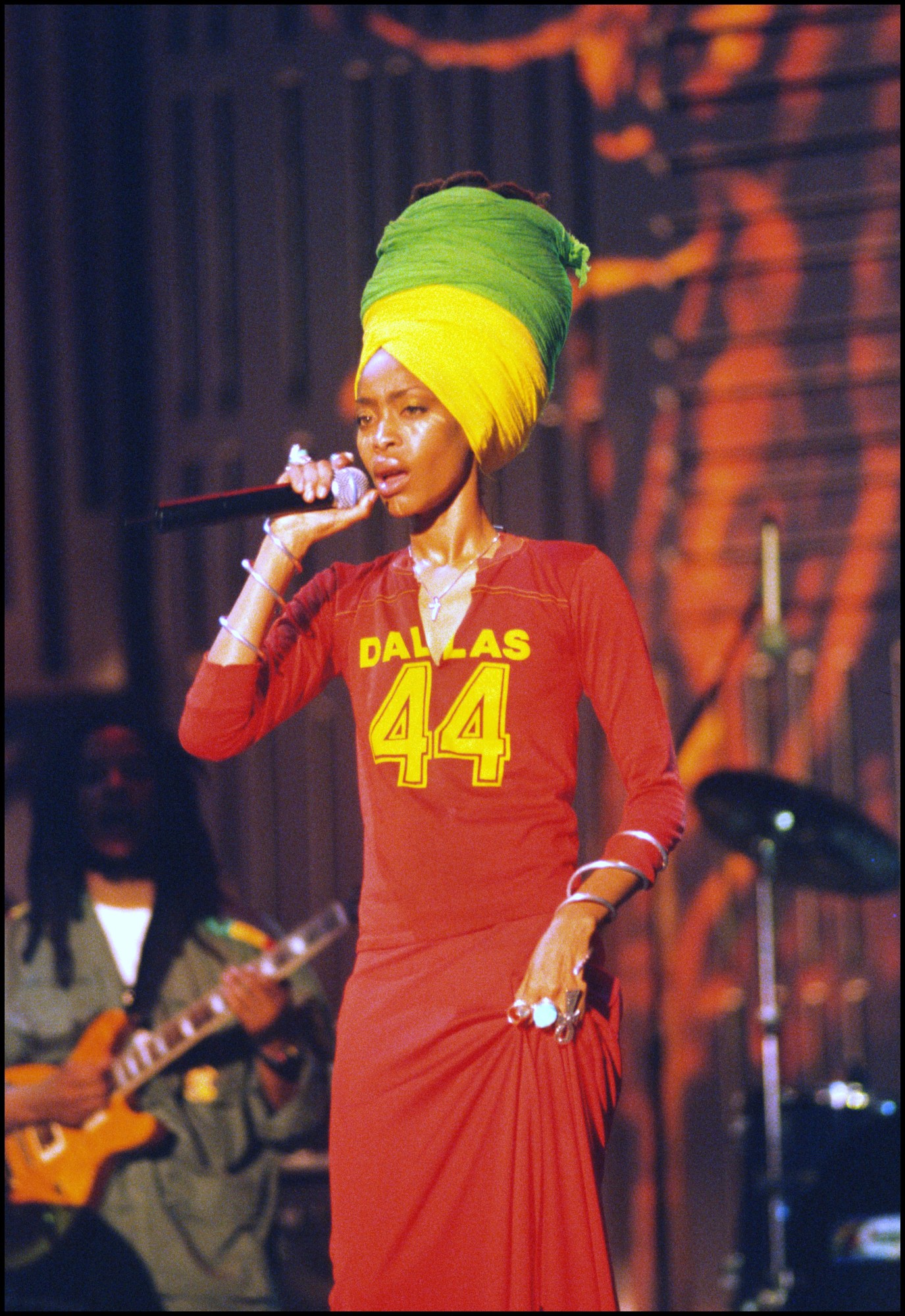 erykah-badu's-best-outfits-fashion-style