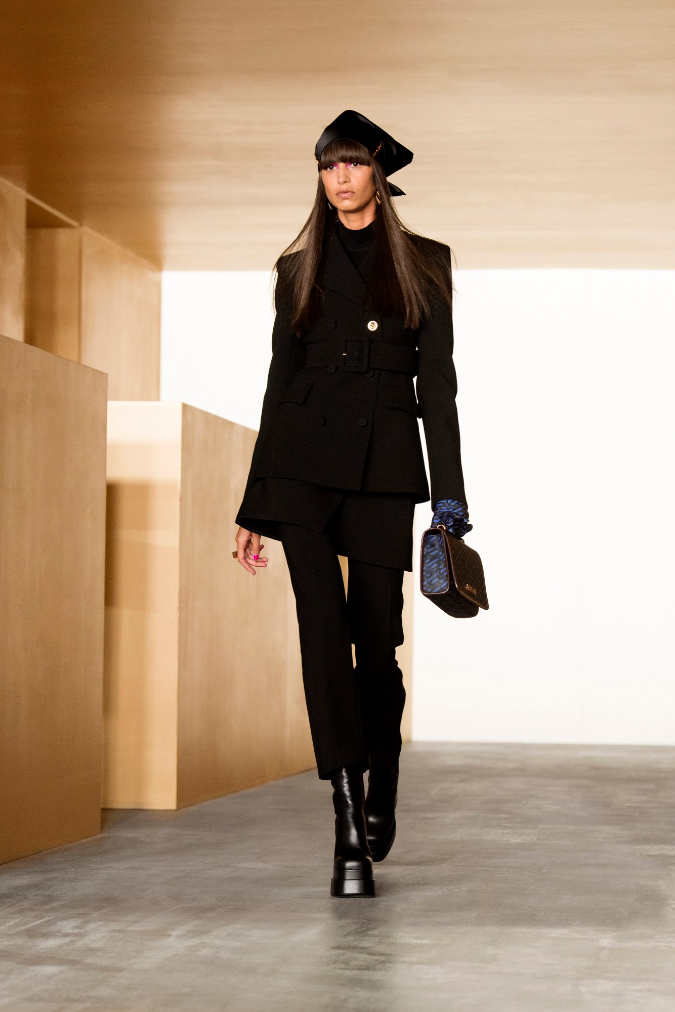 Versace_FW21_Look (2).JPG