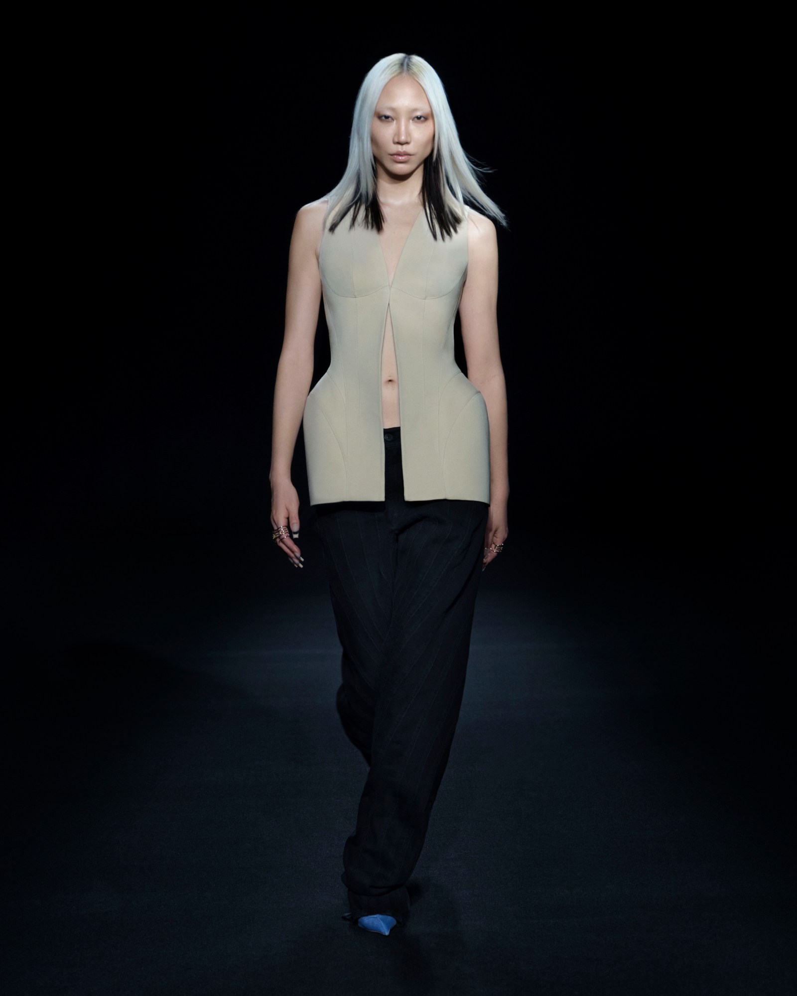 MUGLER_SS21_PART_02_LOOK_6.jpg