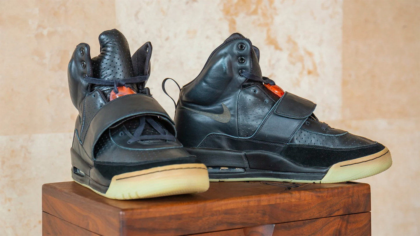 yeezy 1 black