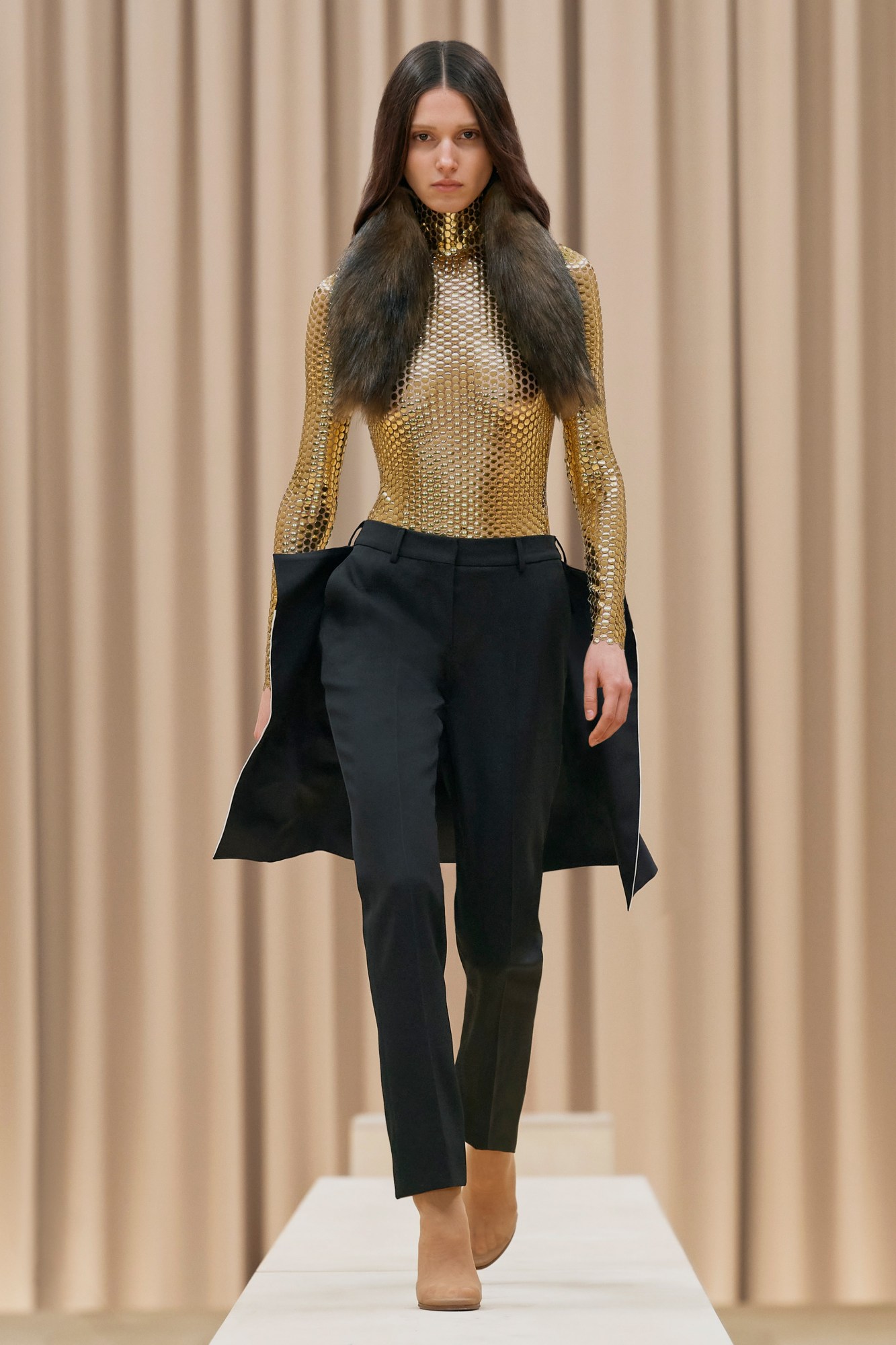 A model walking the runway in Burberry's AW21 womenswear show