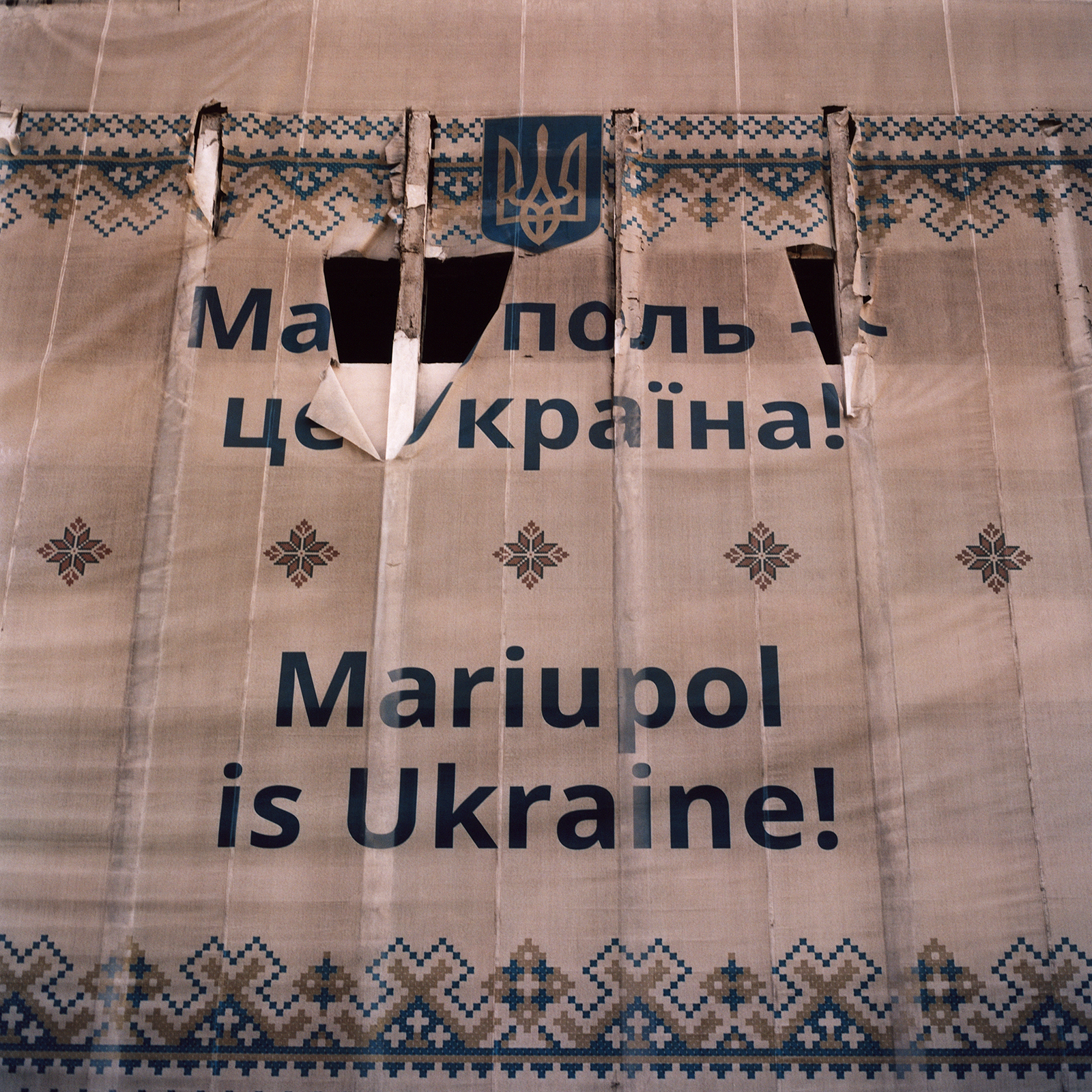 a sign that reads 'mariupol is ukraine'