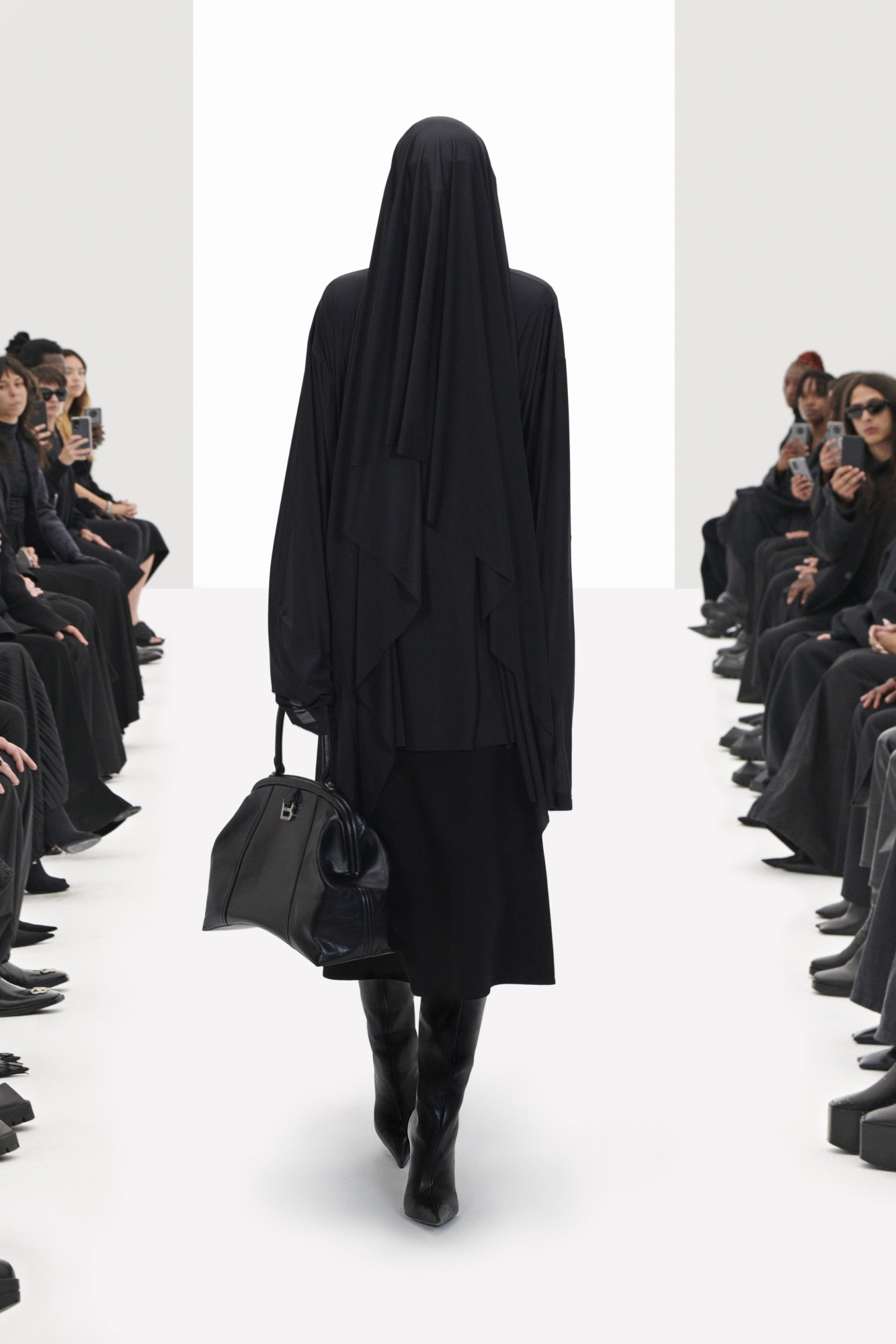 00001-Balenciaga-Spring-2022-RTW.jpeg