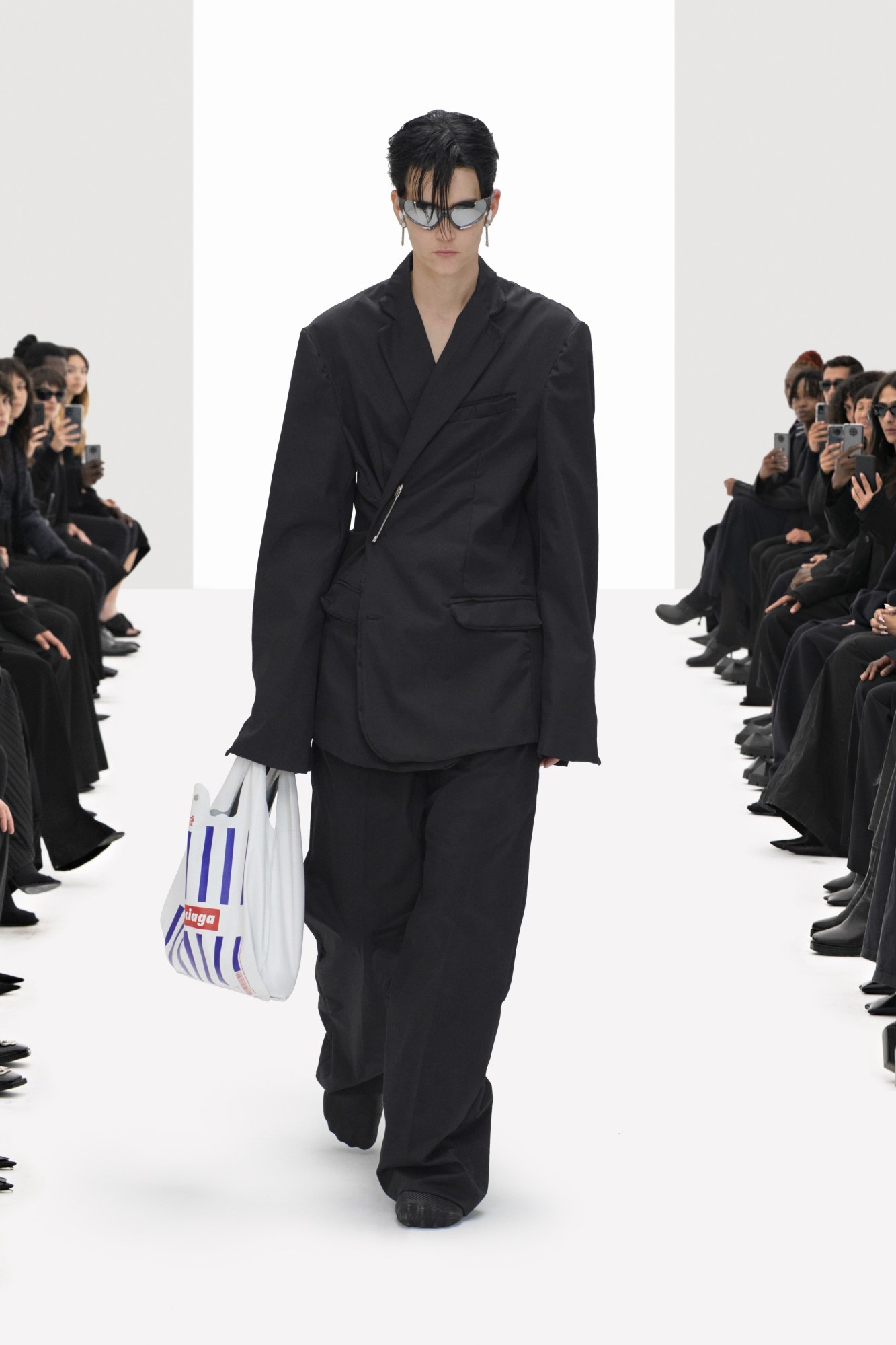 00006-Balenciaga-Spring-2022-RTW.jpeg