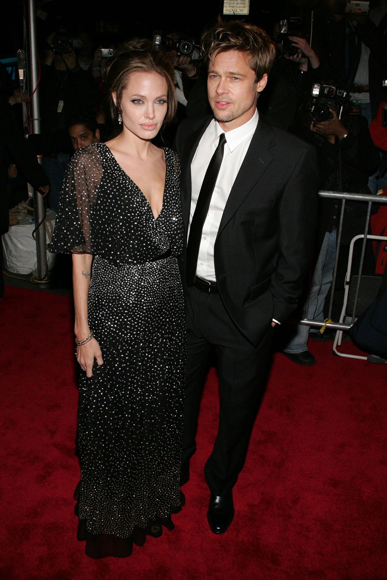 angelina jolie posing with brad pitt on the red carpet