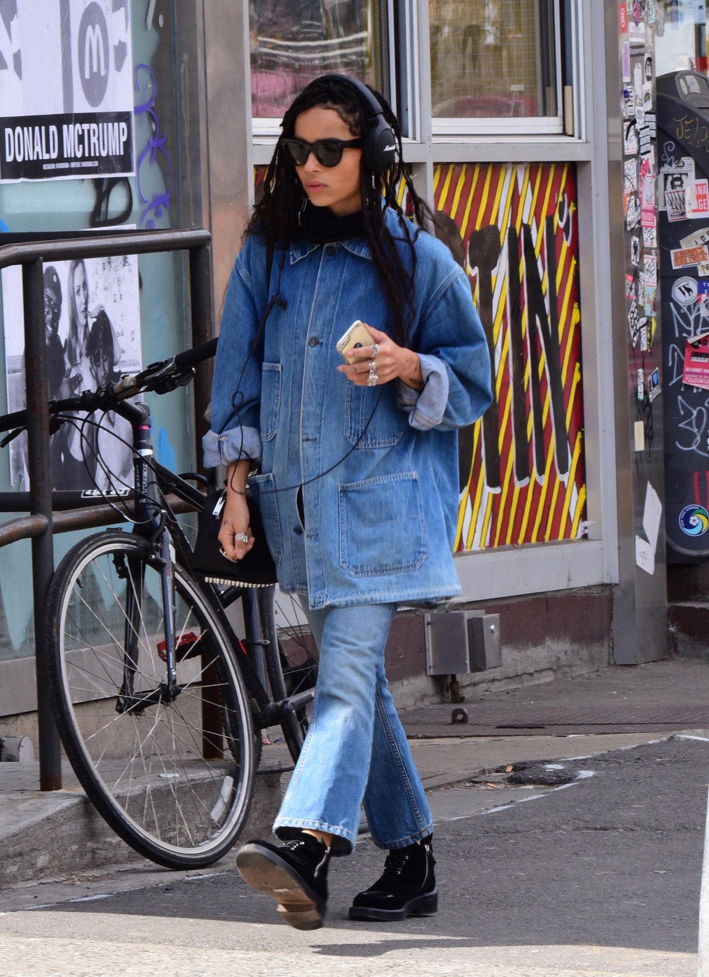 zoe kravitz street style walking in new york in 2016