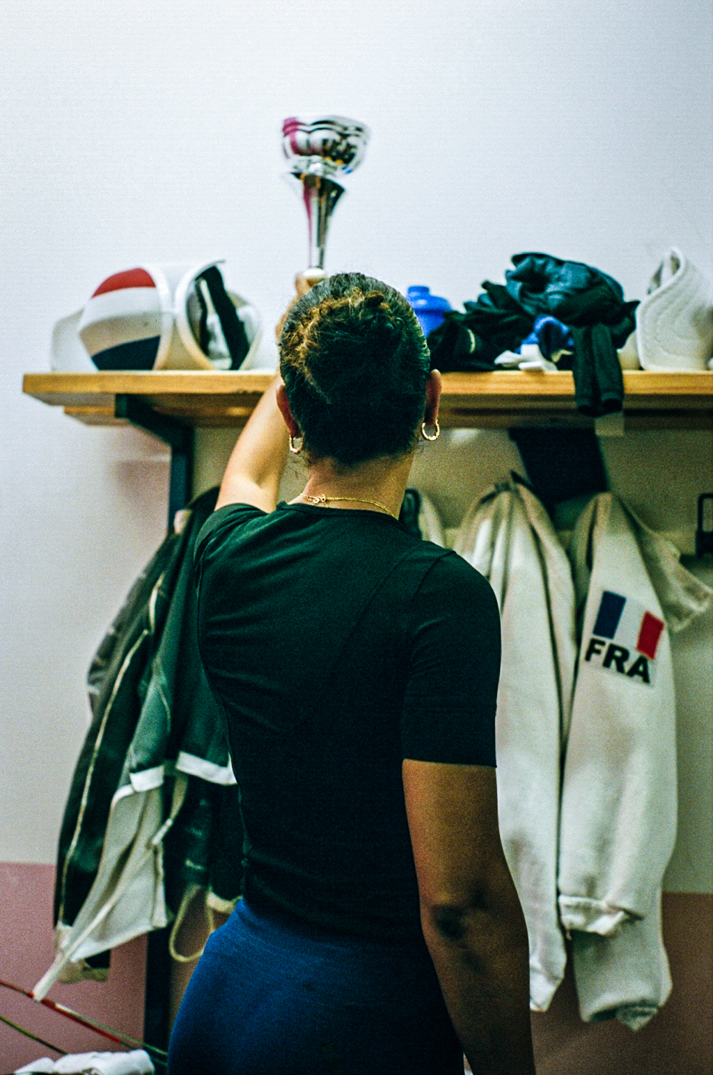 a photo of french fencer ysaora thibus training with her back to the camera