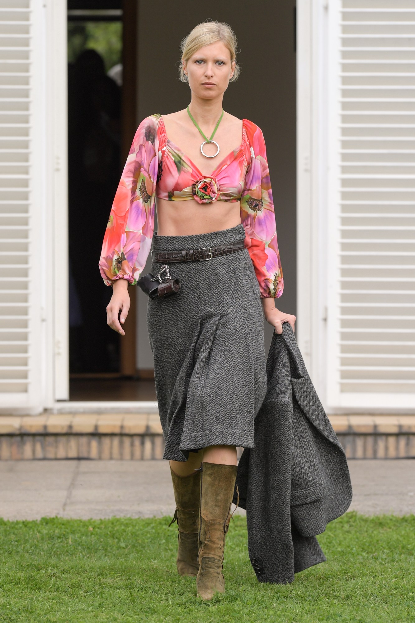 A model walking the Saks Potts SS22 show